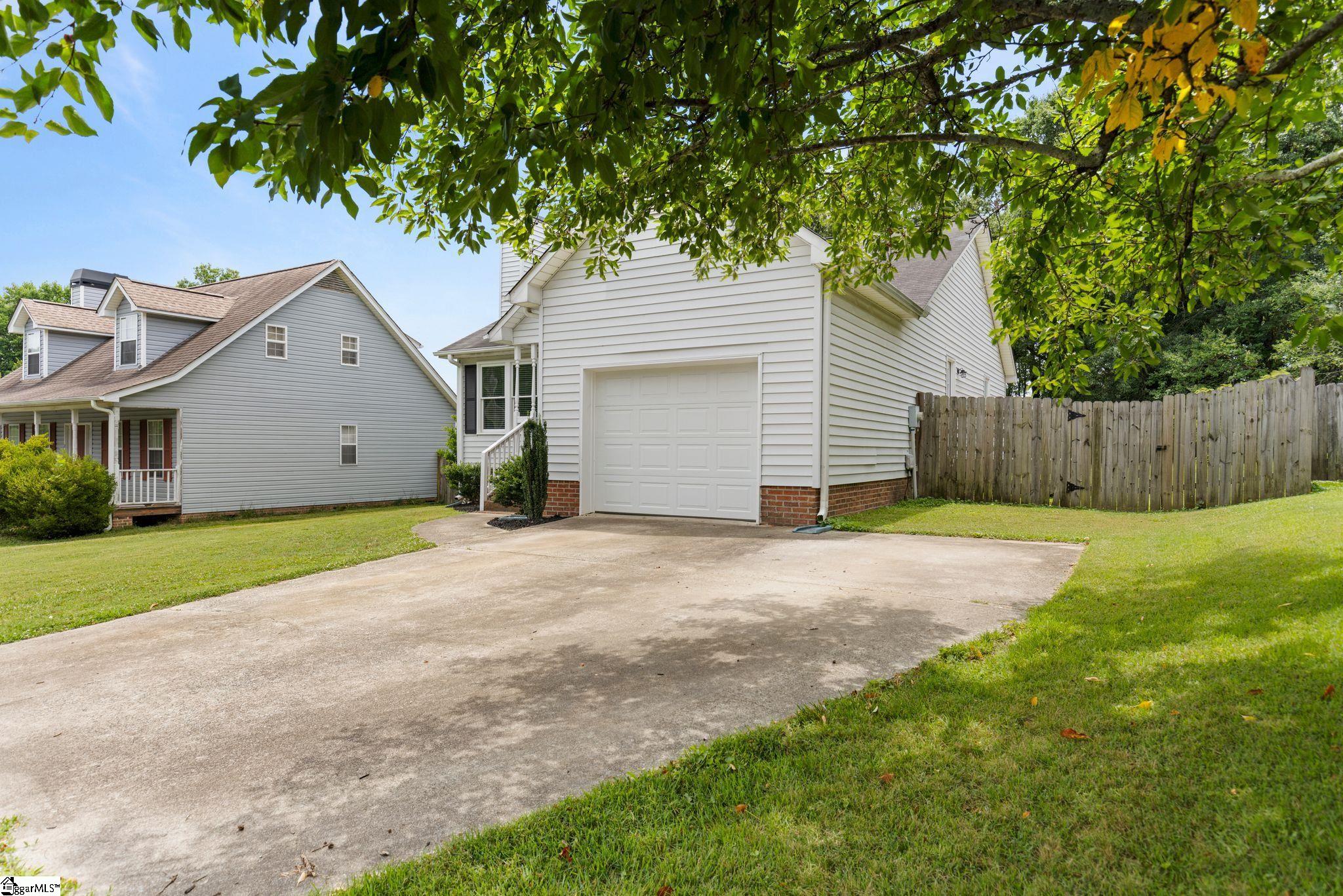 120 Charmar Way Taylors, SC 29687