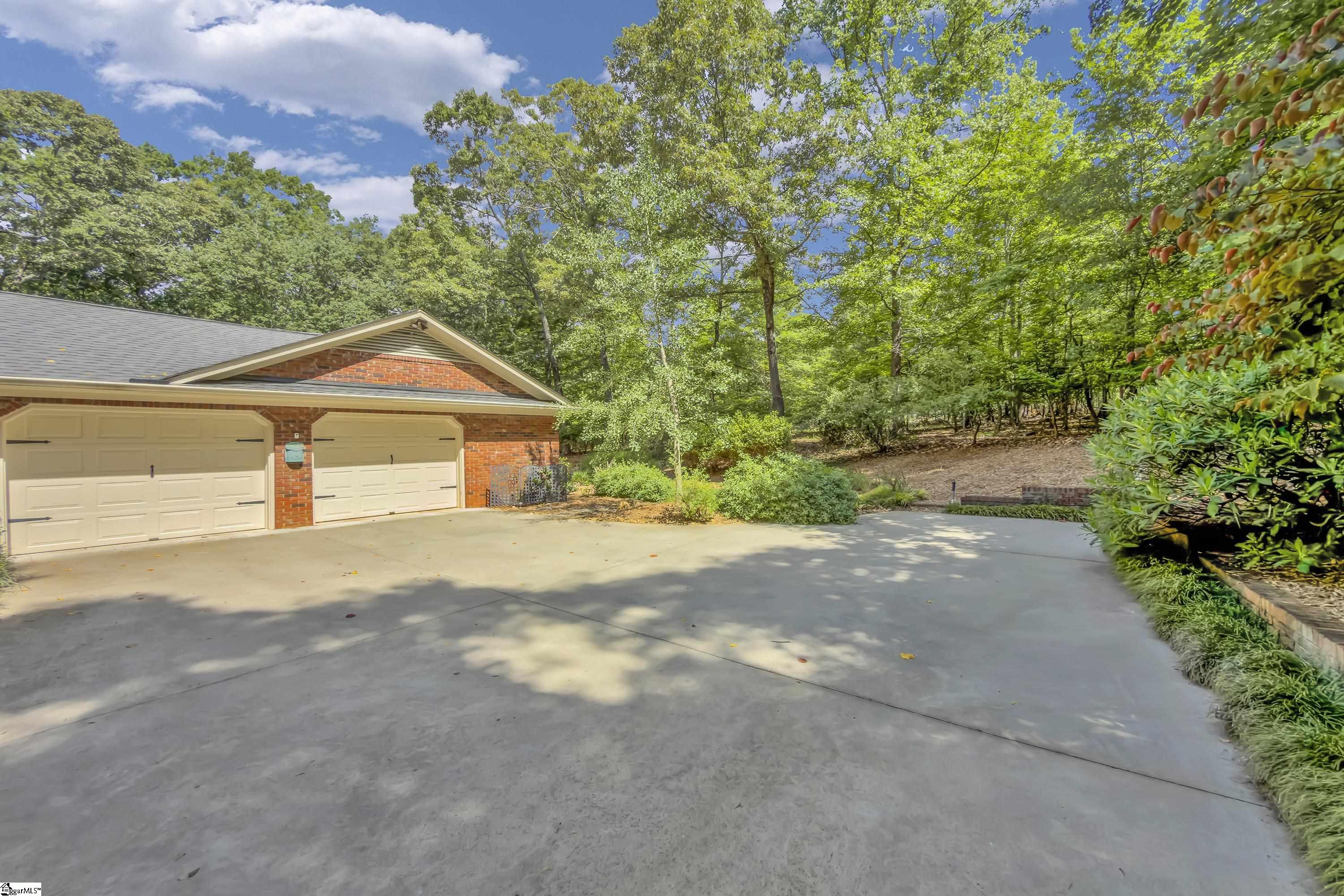 28 Rocky Creek Lane Greenville, SC 29615