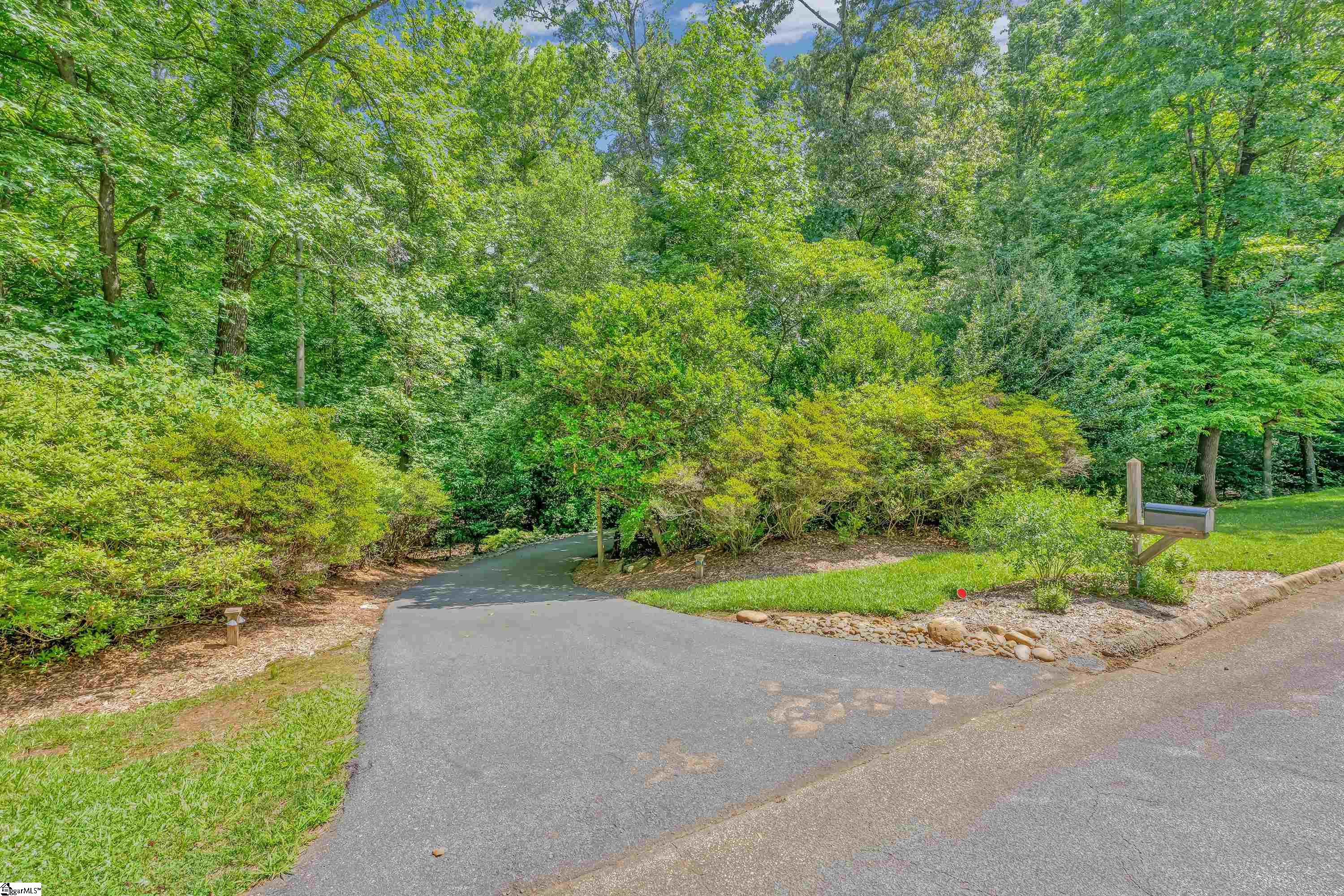 28 Rocky Creek Lane Greenville, SC 29615