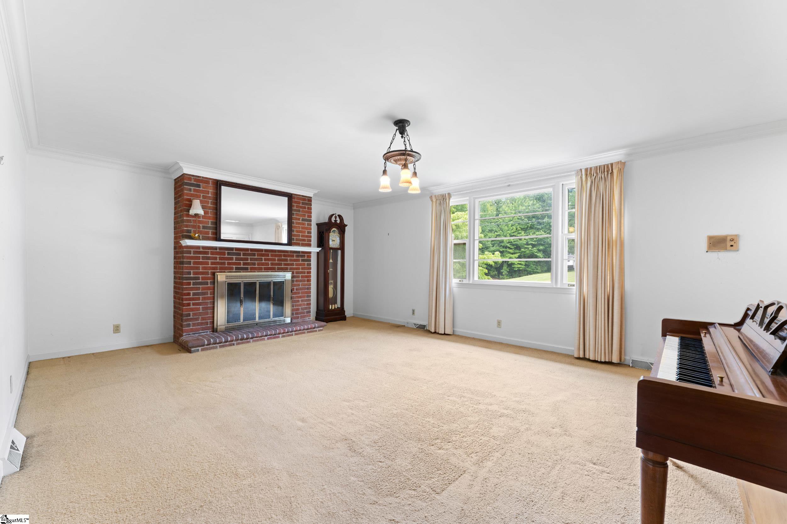 210 N Rockview Drive Greenville, SC 29609