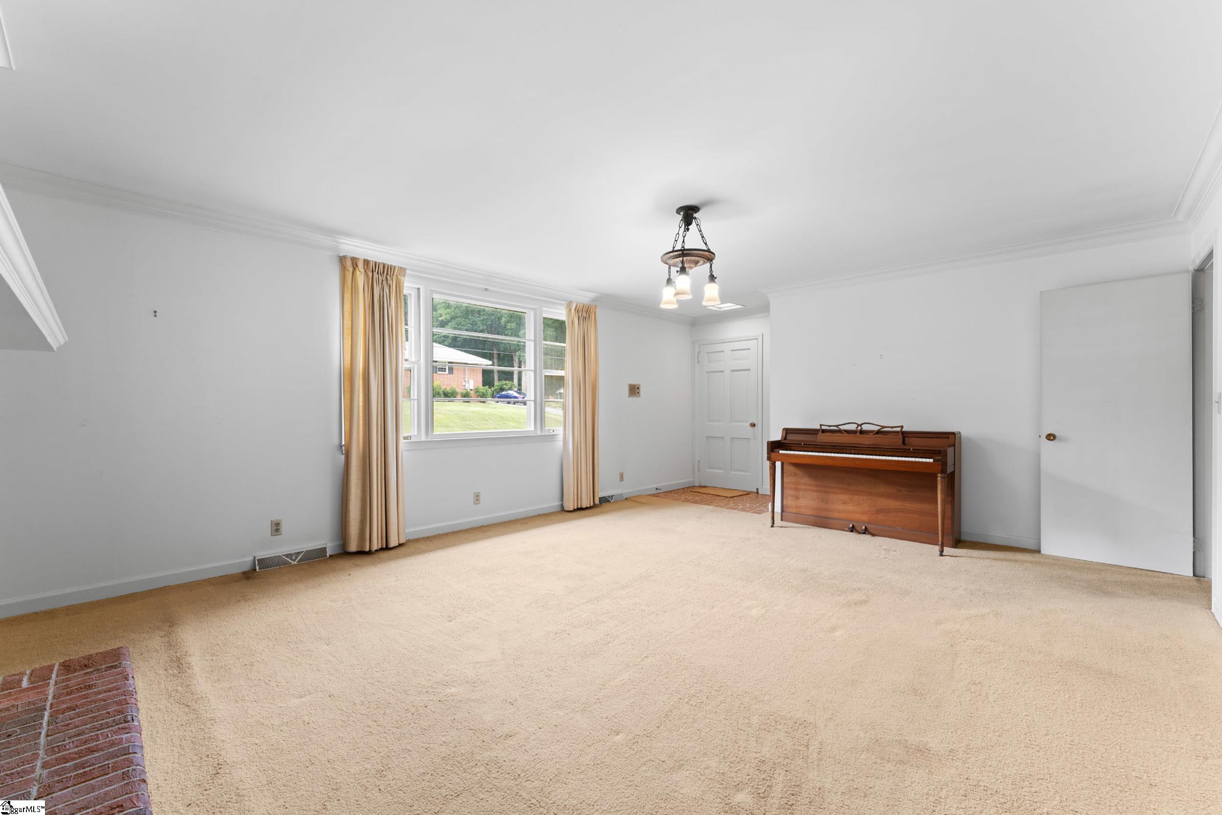 210 N Rockview Drive Greenville, SC 29609
