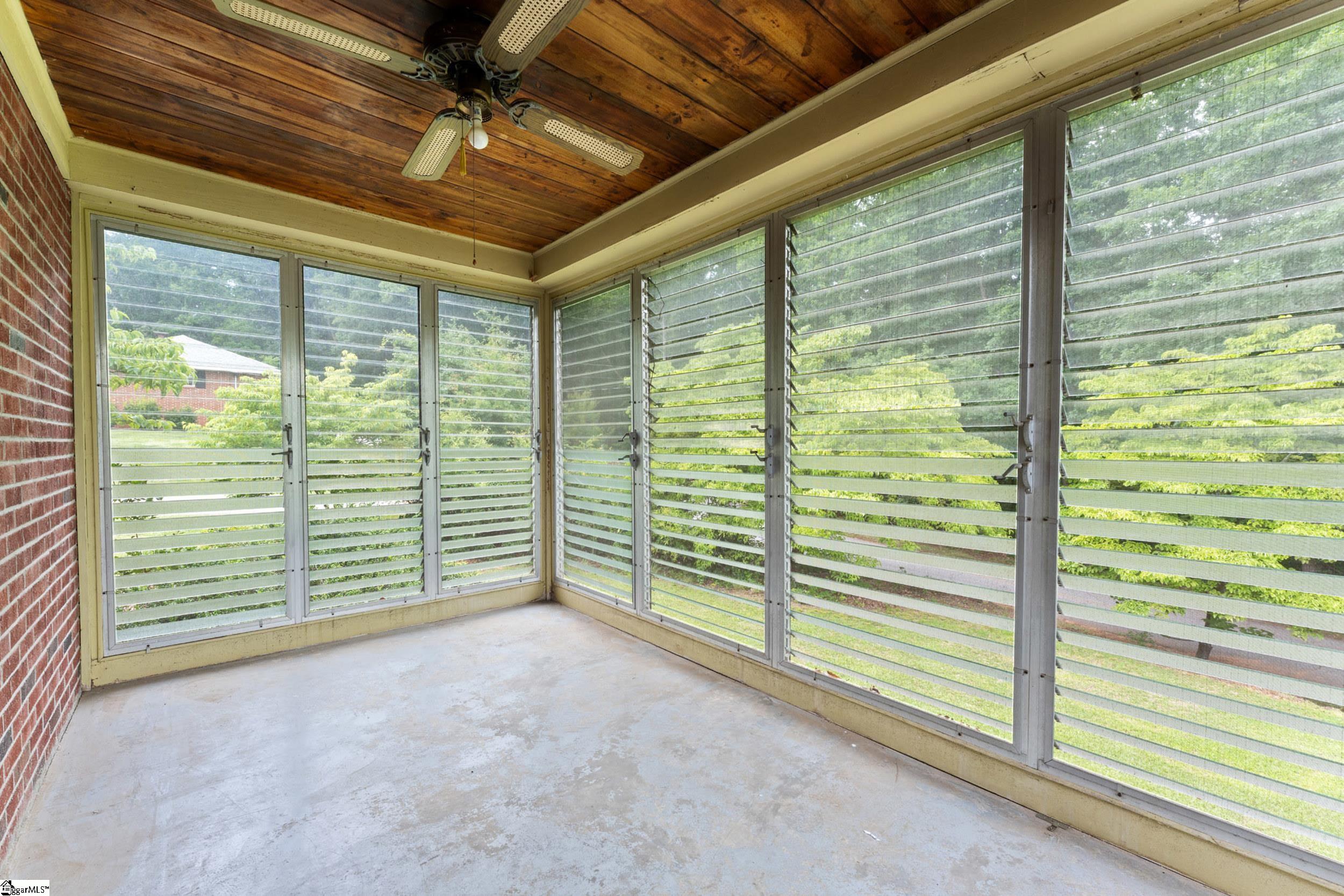 210 N Rockview Drive Greenville, SC 29609