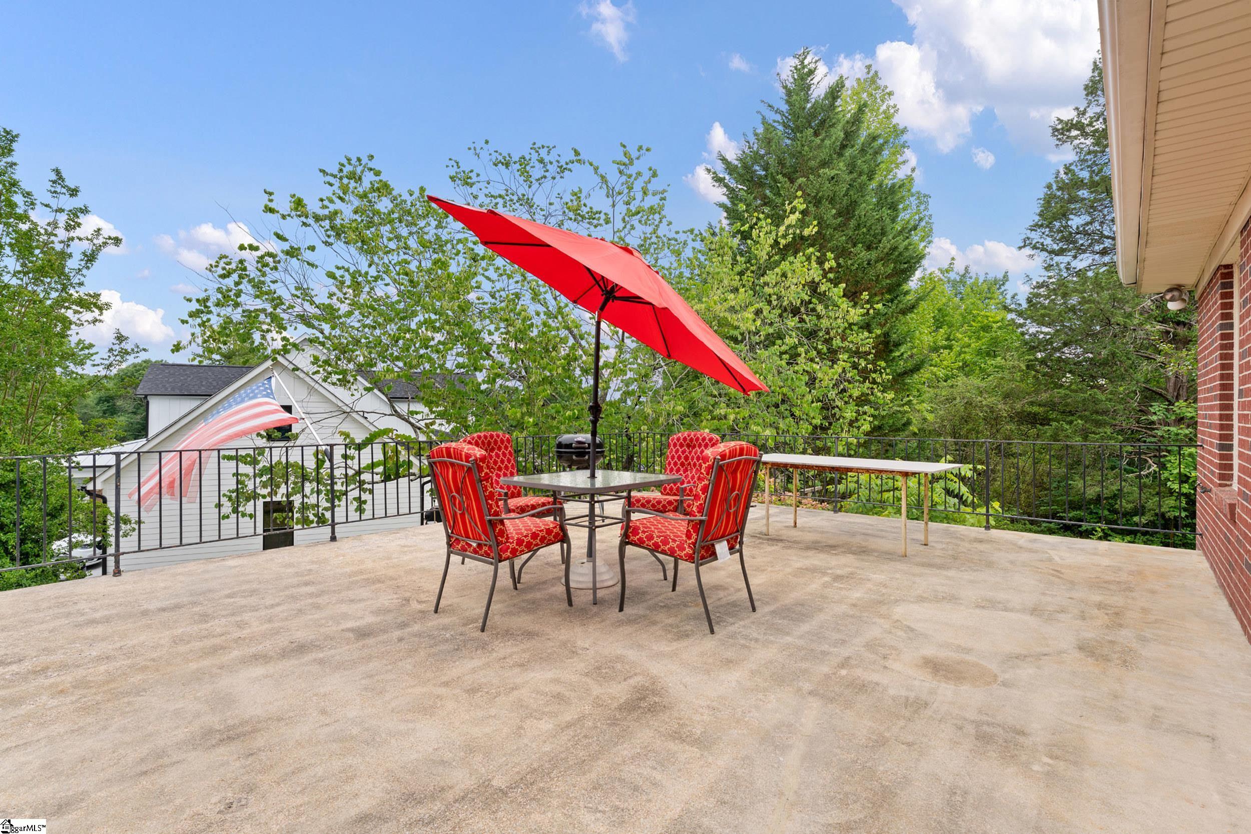 210 N Rockview Drive Greenville, SC 29609