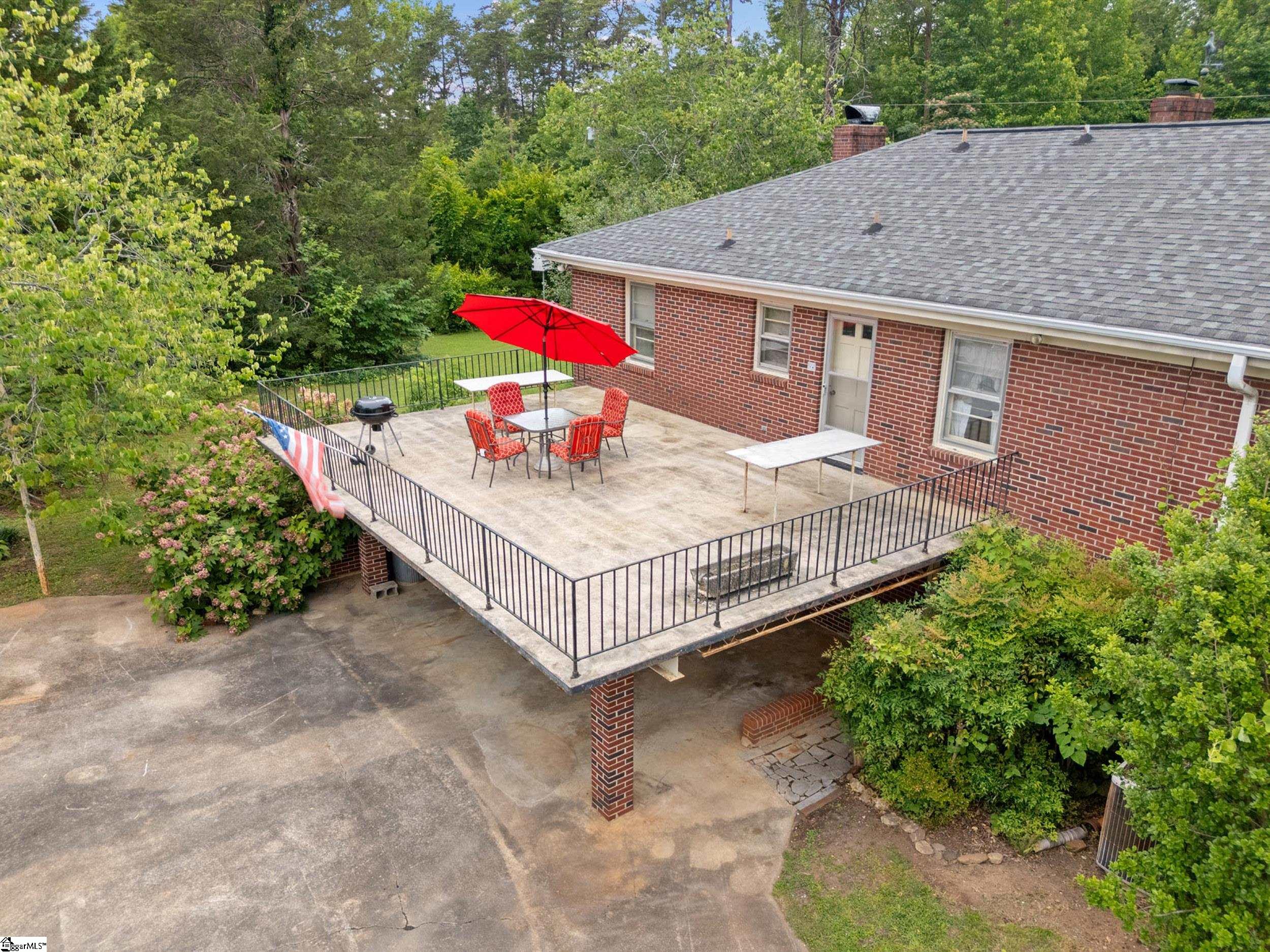 210 N Rockview Drive Greenville, SC 29609