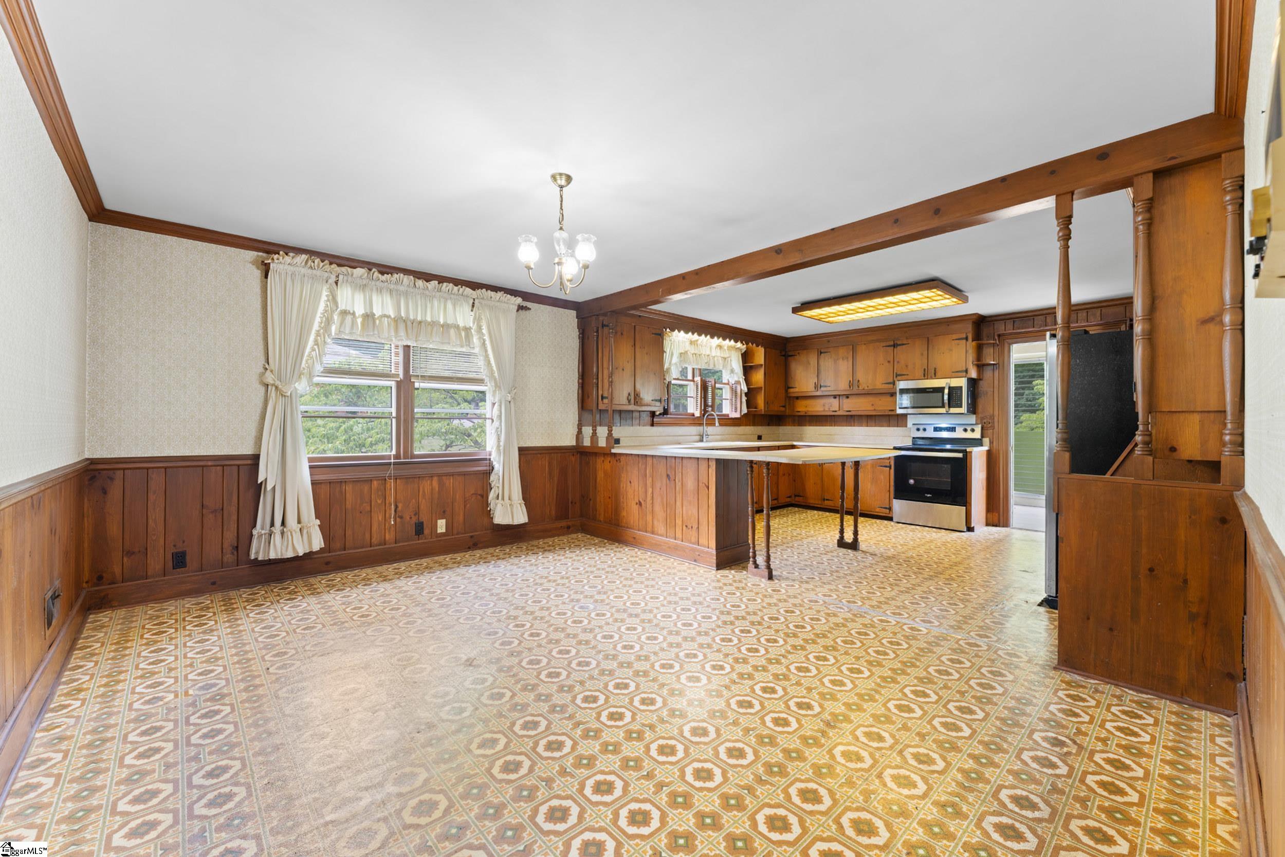 210 N Rockview Drive Greenville, SC 29609