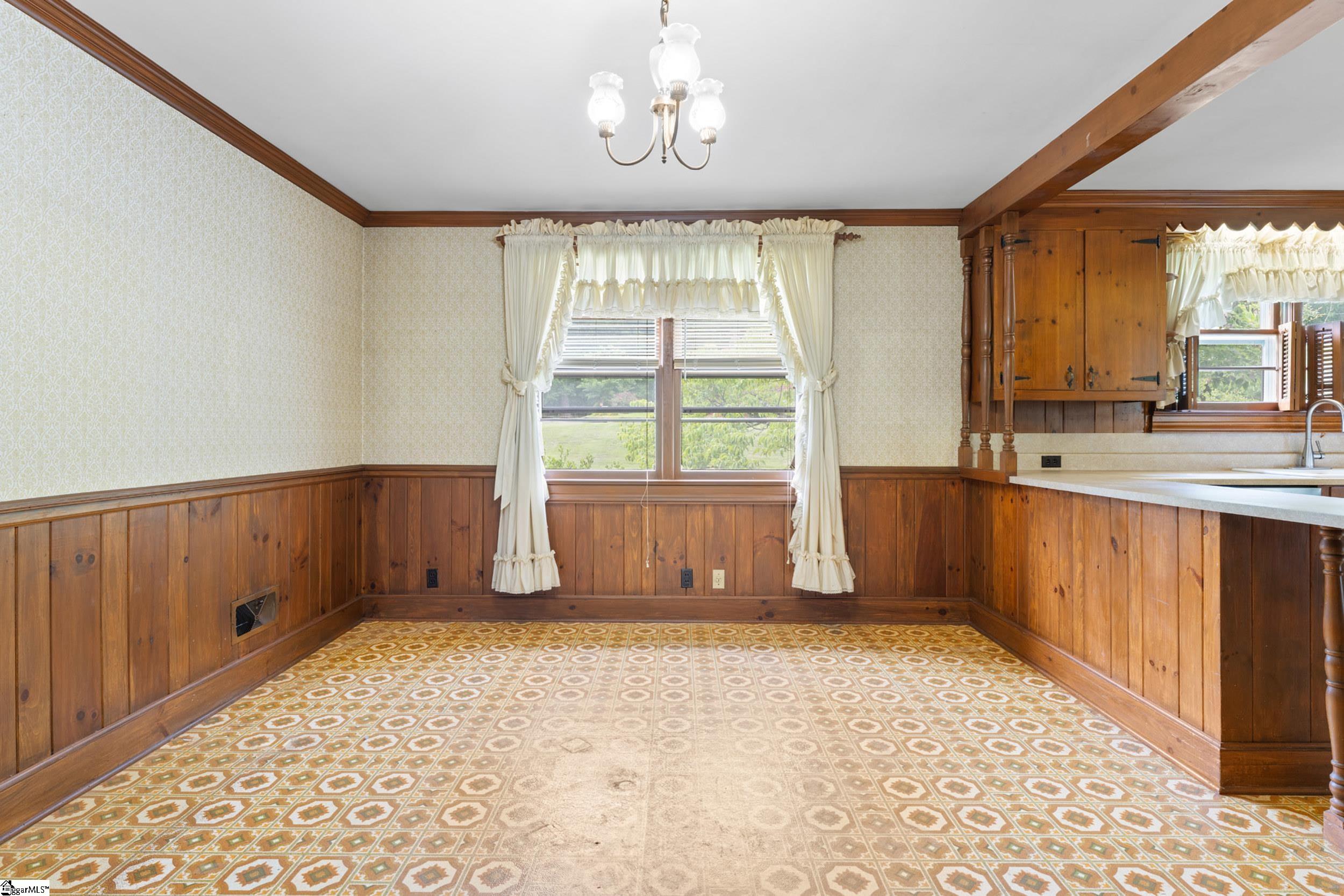 210 N Rockview Drive Greenville, SC 29609