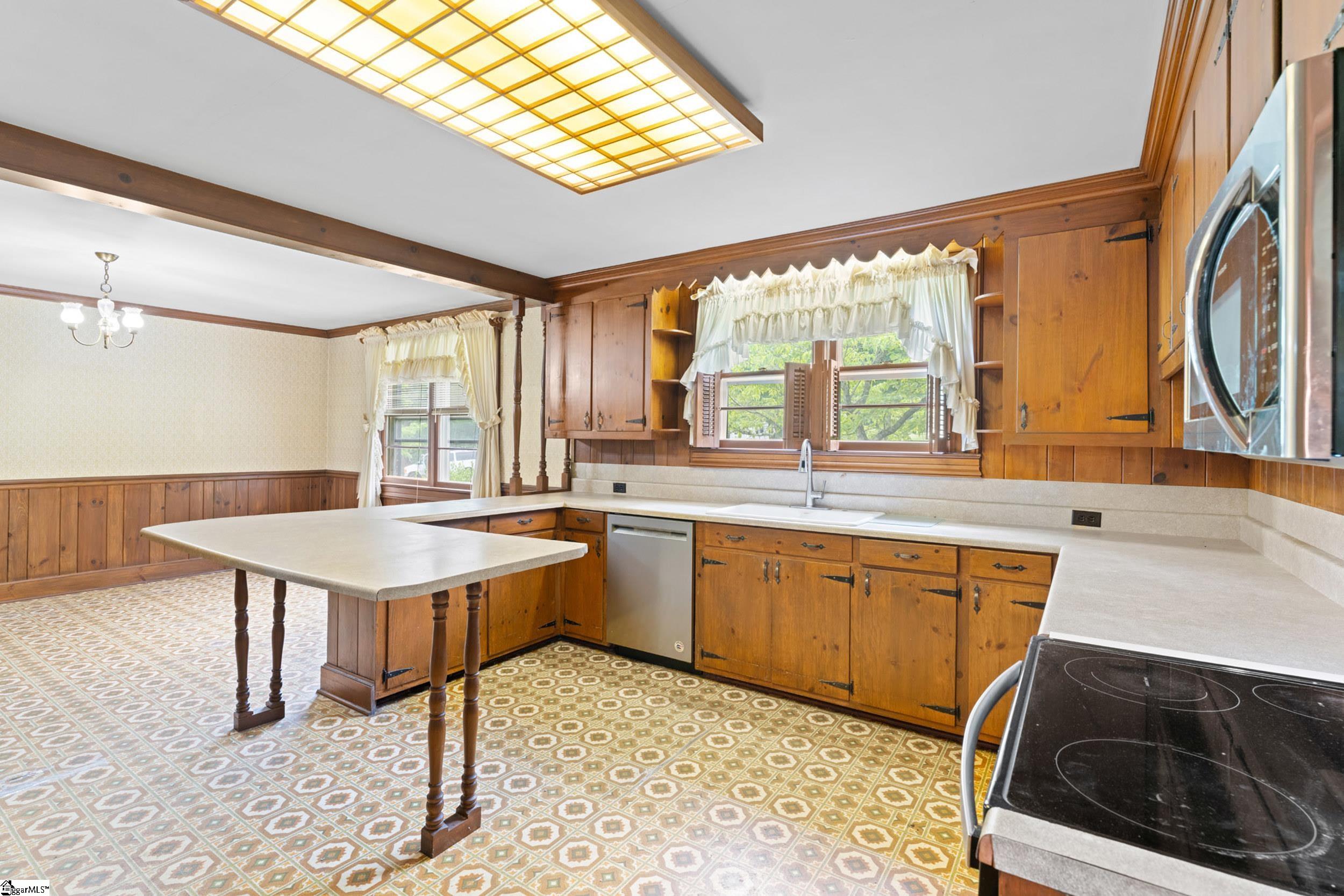 210 N Rockview Drive Greenville, SC 29609