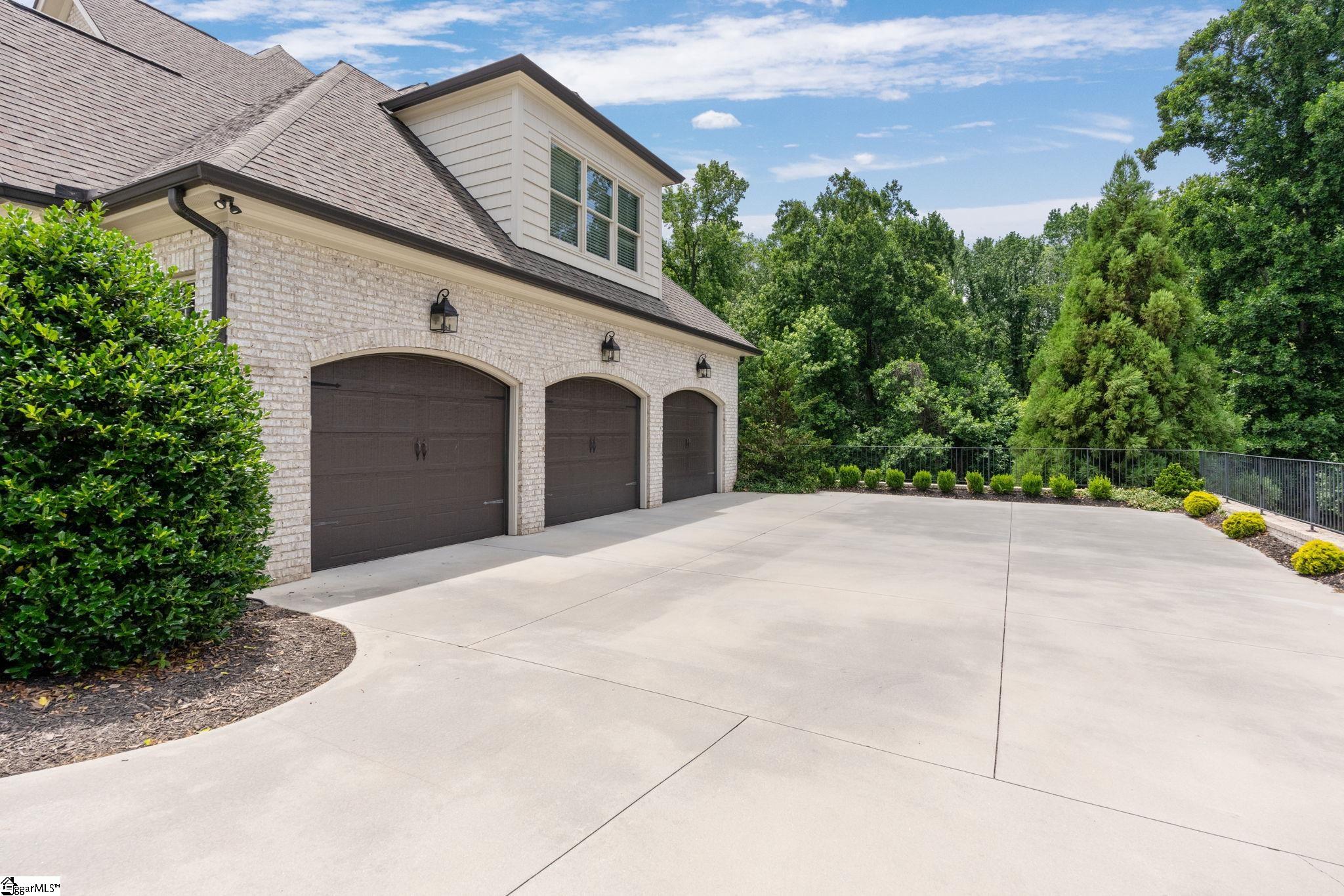 14 Welling Circle Greenville, SC 29607