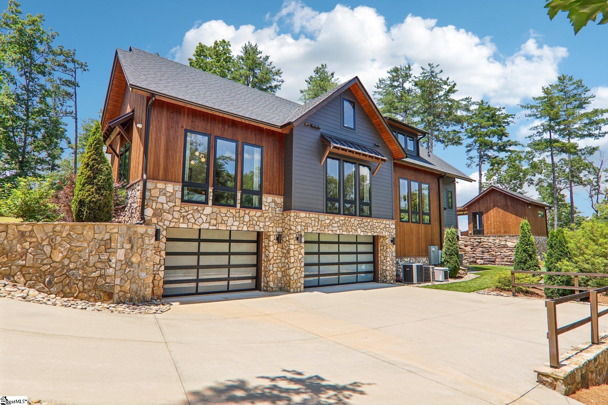 810 Lake View Court Salem, SC 29676