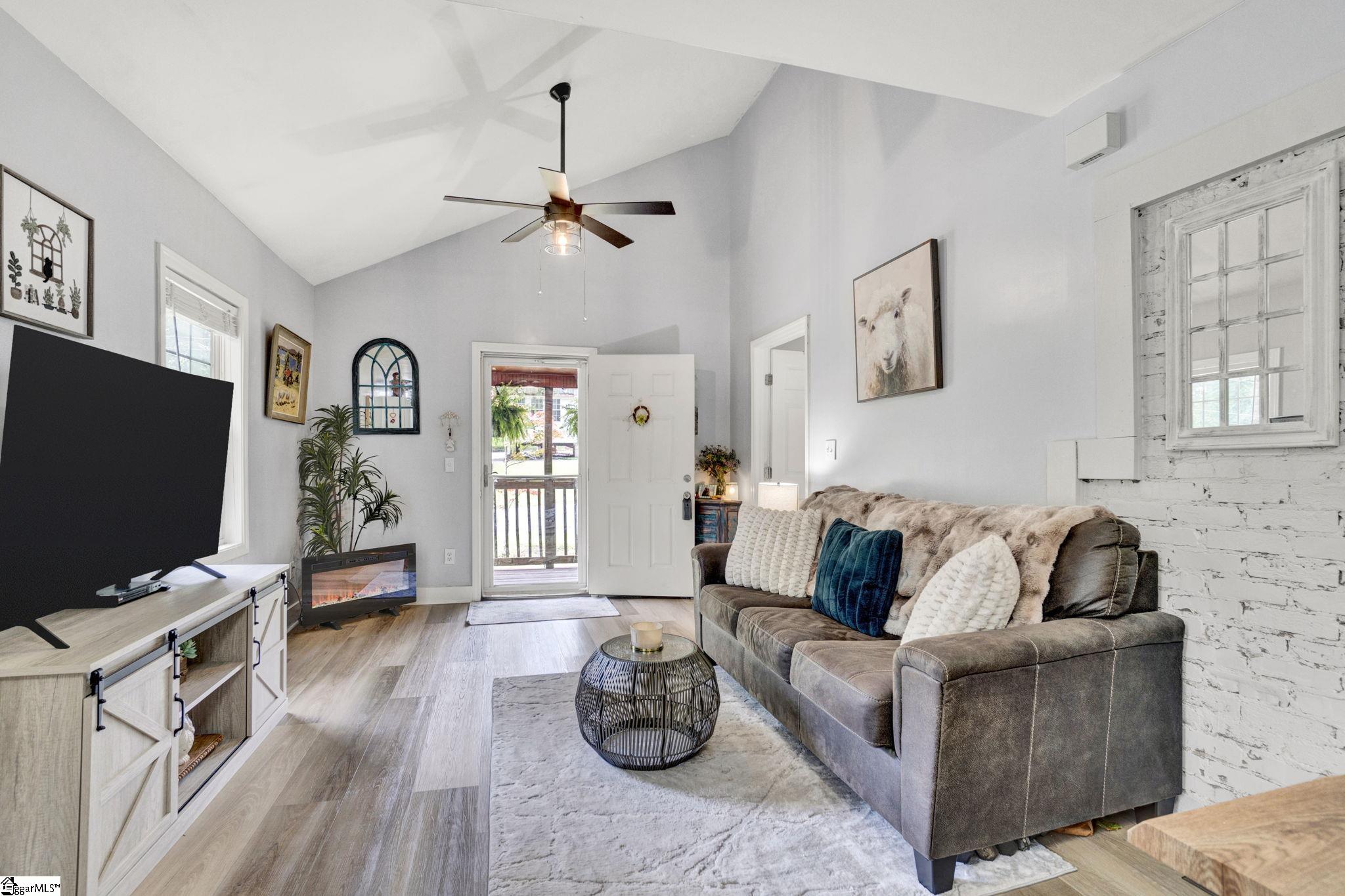 301 S E Street Easley, SC 29640