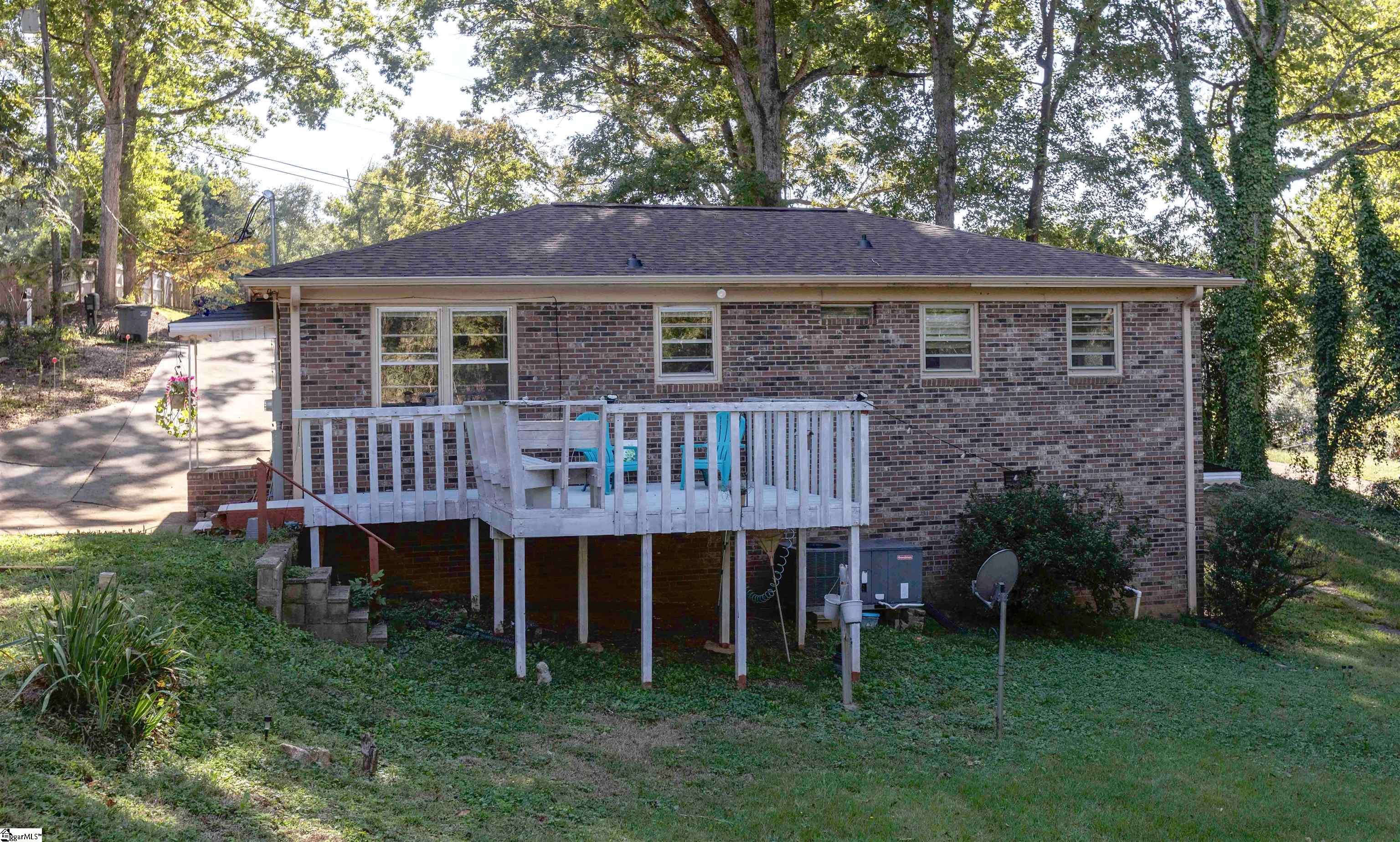 16 Theodore Circle Greenville, SC 29611