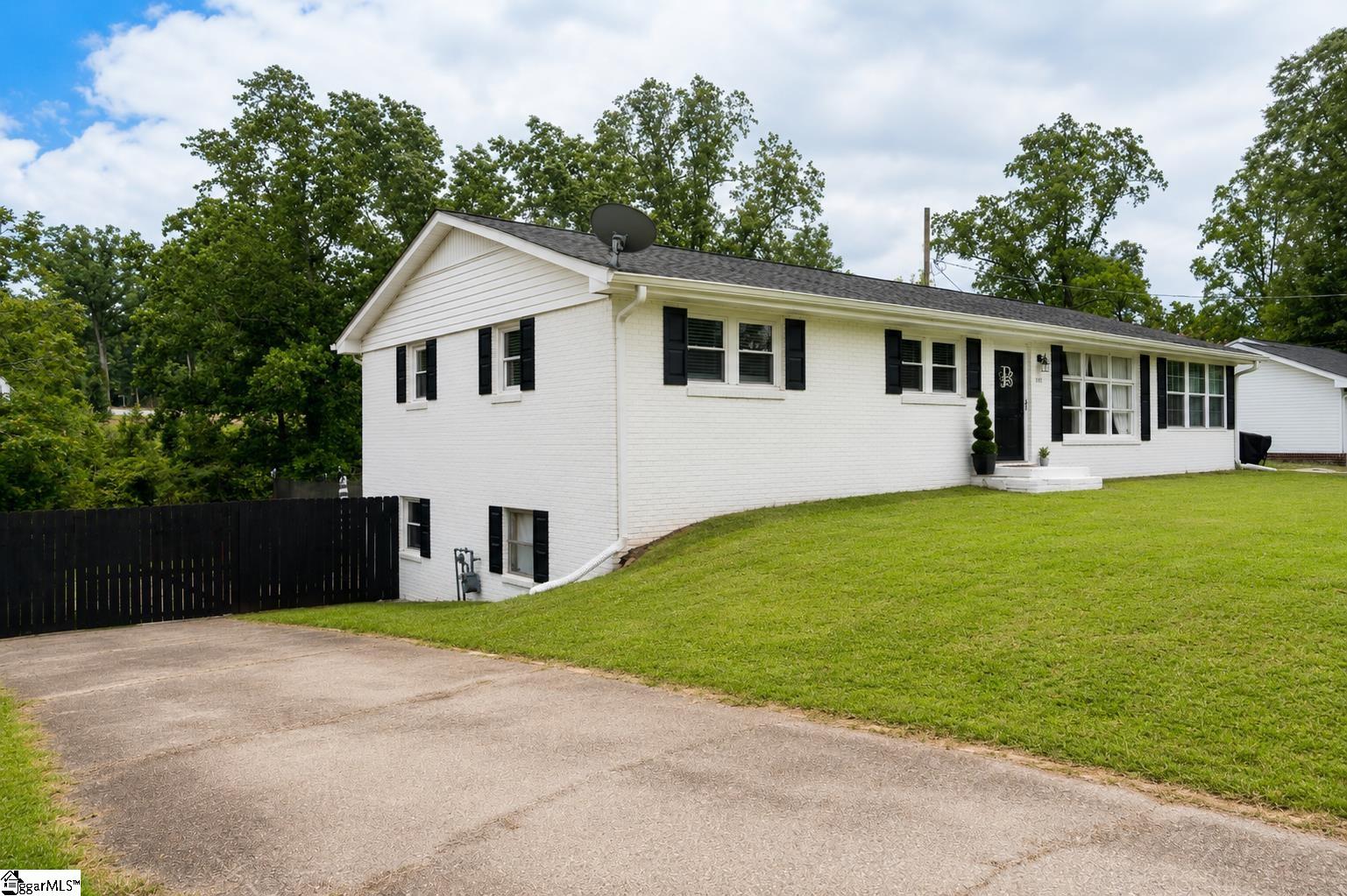 195 Stribling Circle Spartanburg, SC 29301