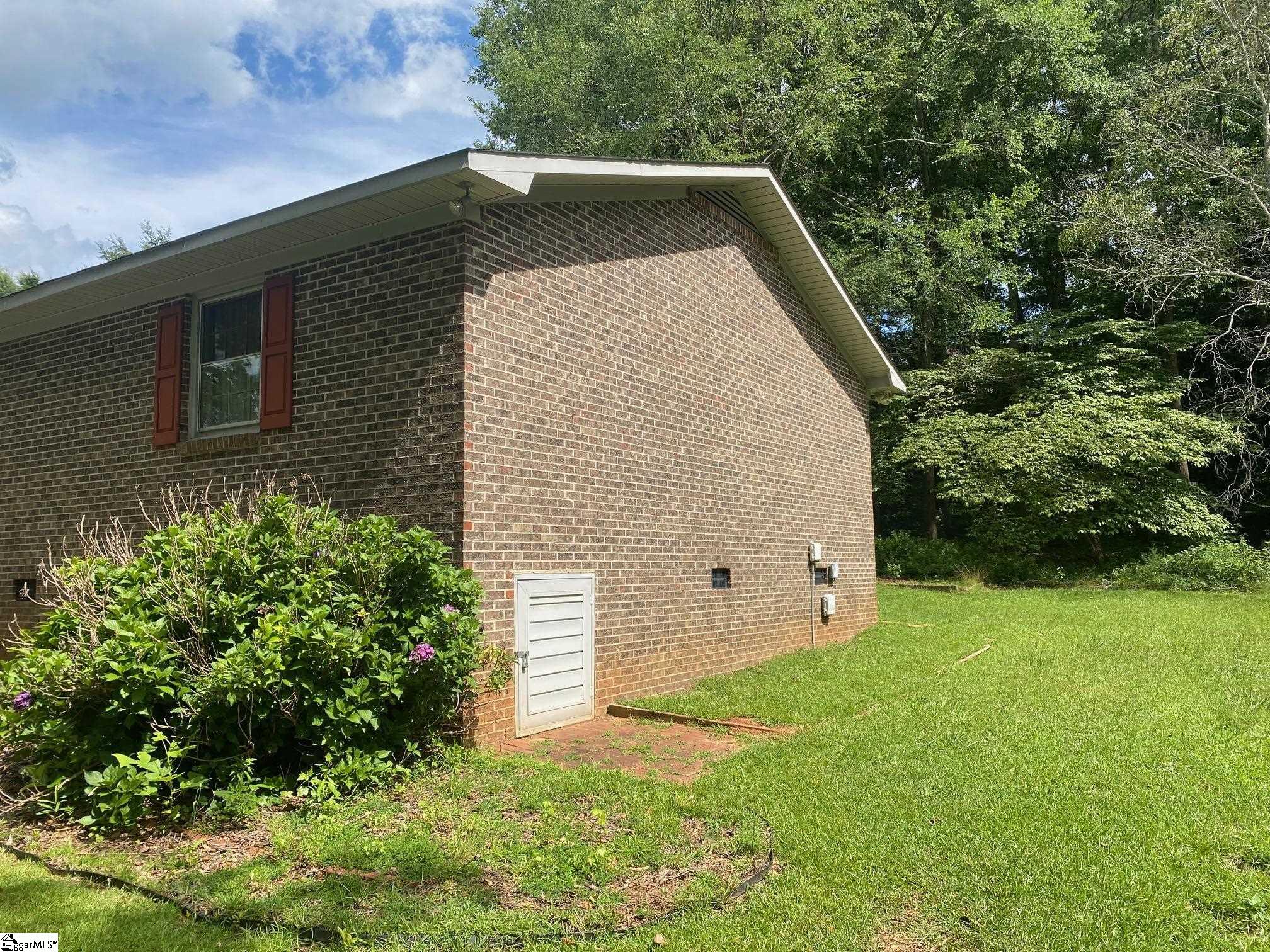 110 Kingston Drive Laurens, SC 29360