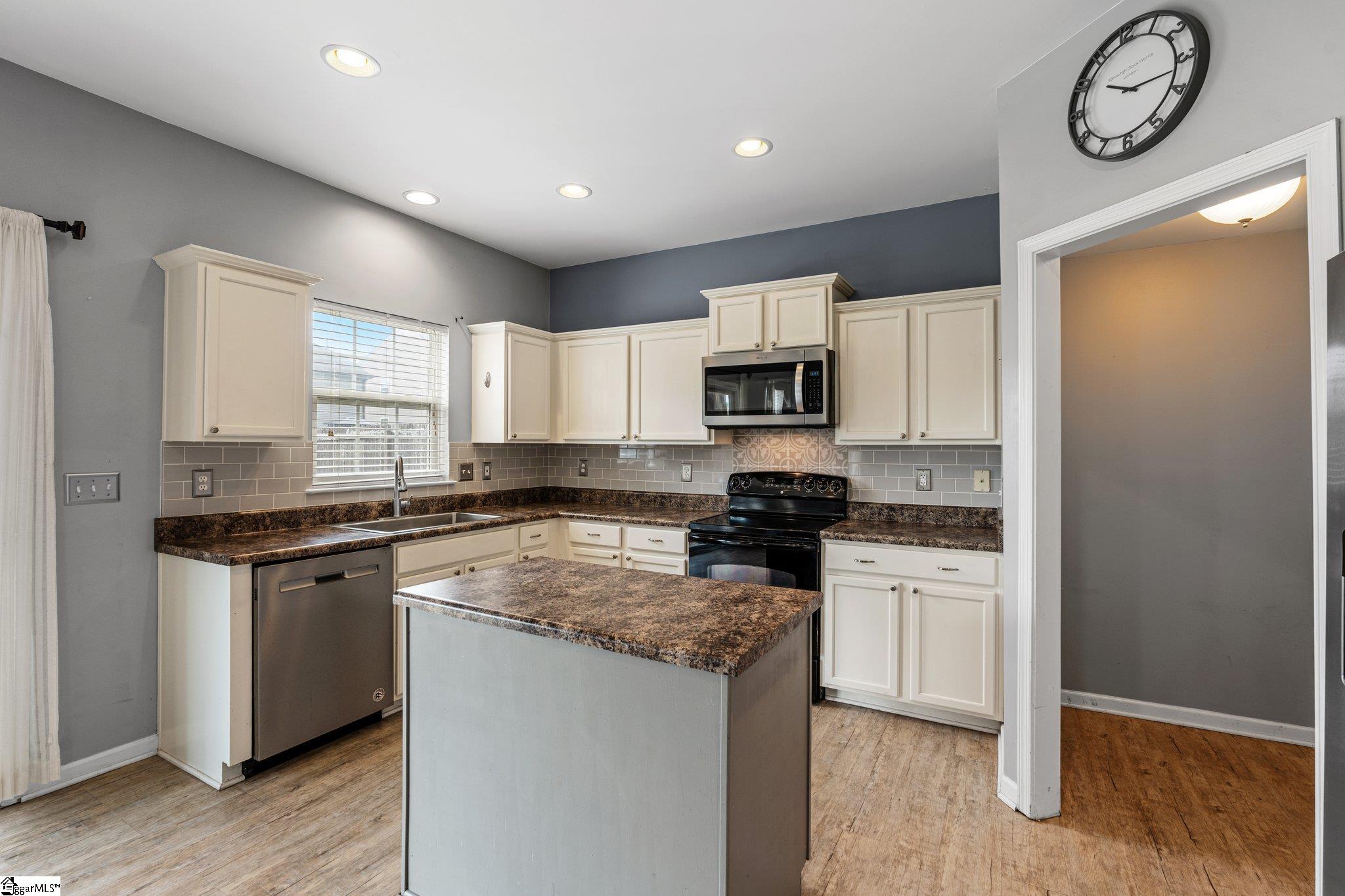 27 Madeline Circle Taylors, SC 29687