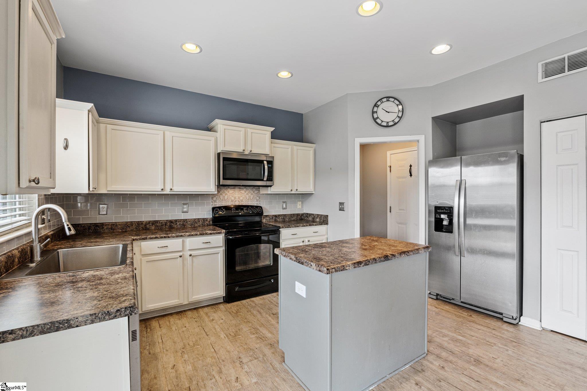27 Madeline Circle Taylors, SC 29687