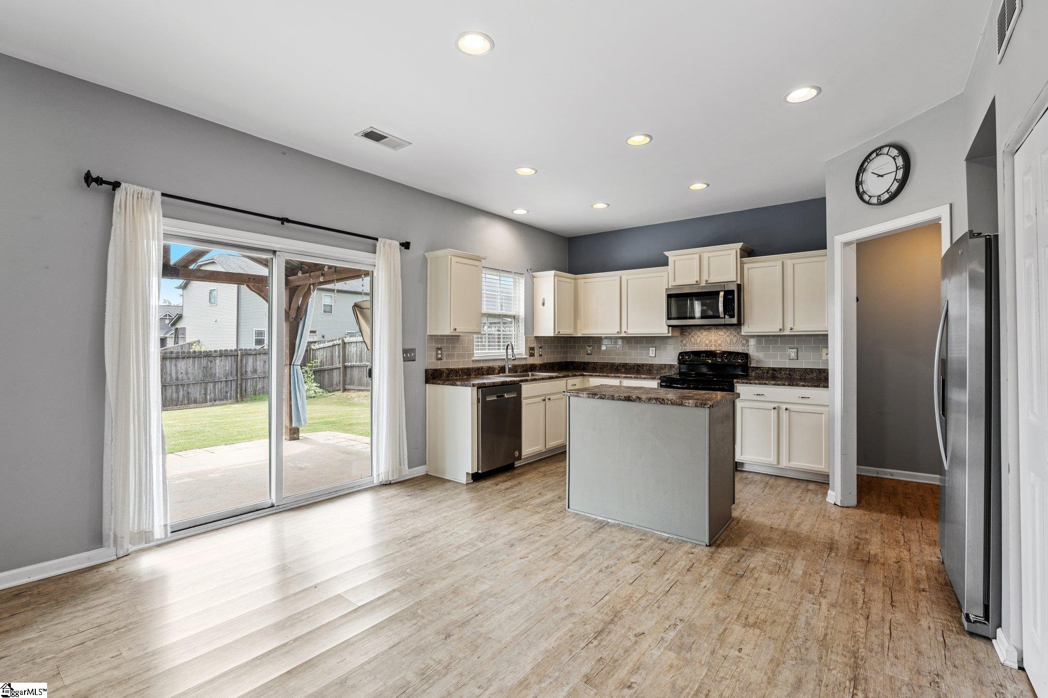 27 Madeline Circle Taylors, SC 29687