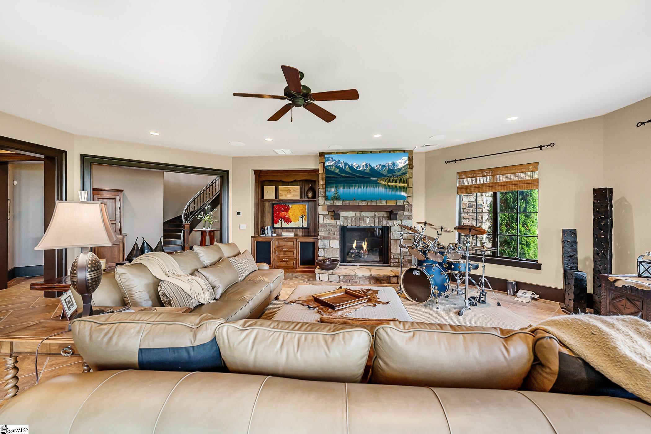 29 High Cliffe Way Landrum, SC 29356