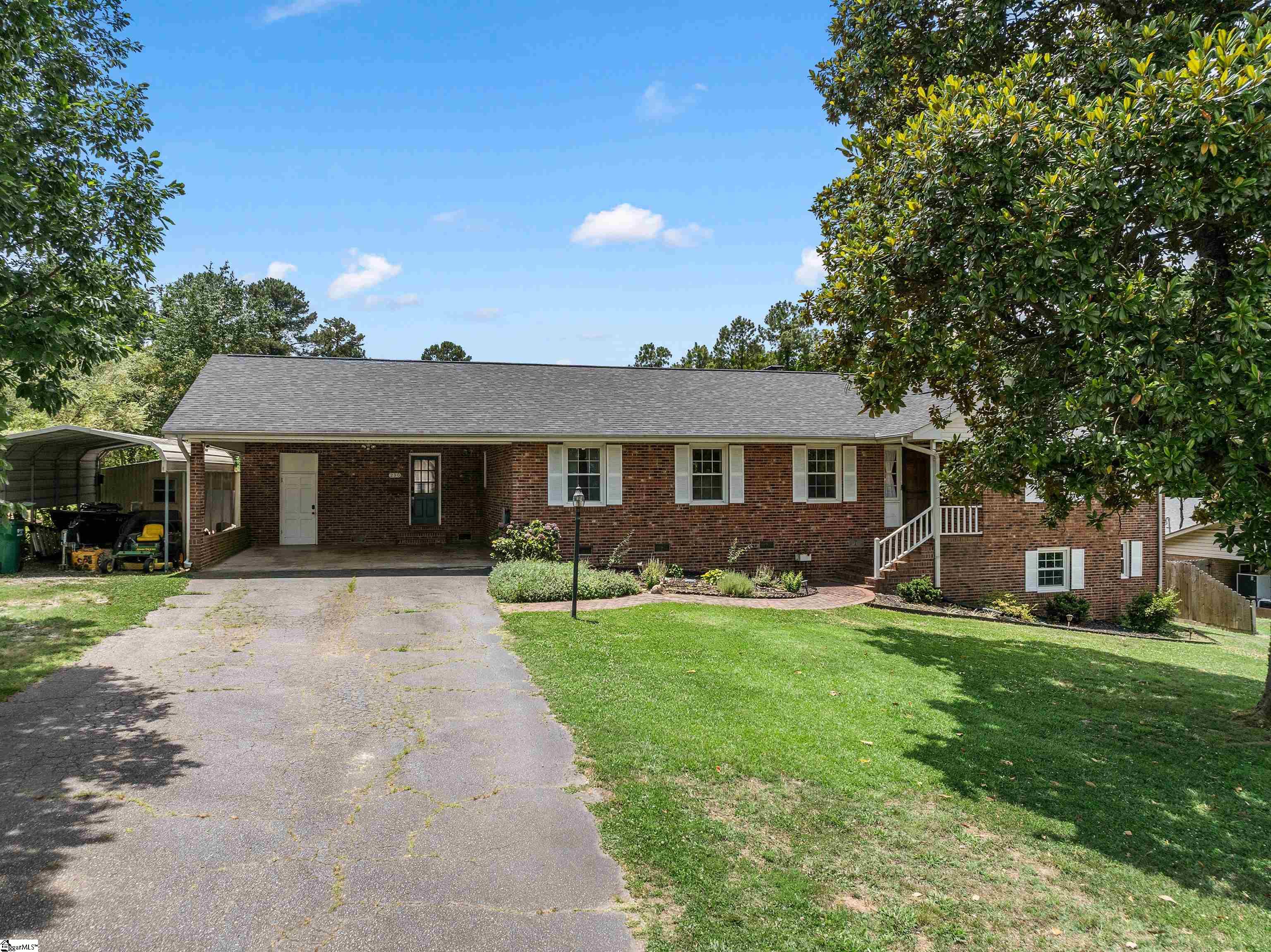 230 Anita Drive Spartanburg, SC 29302