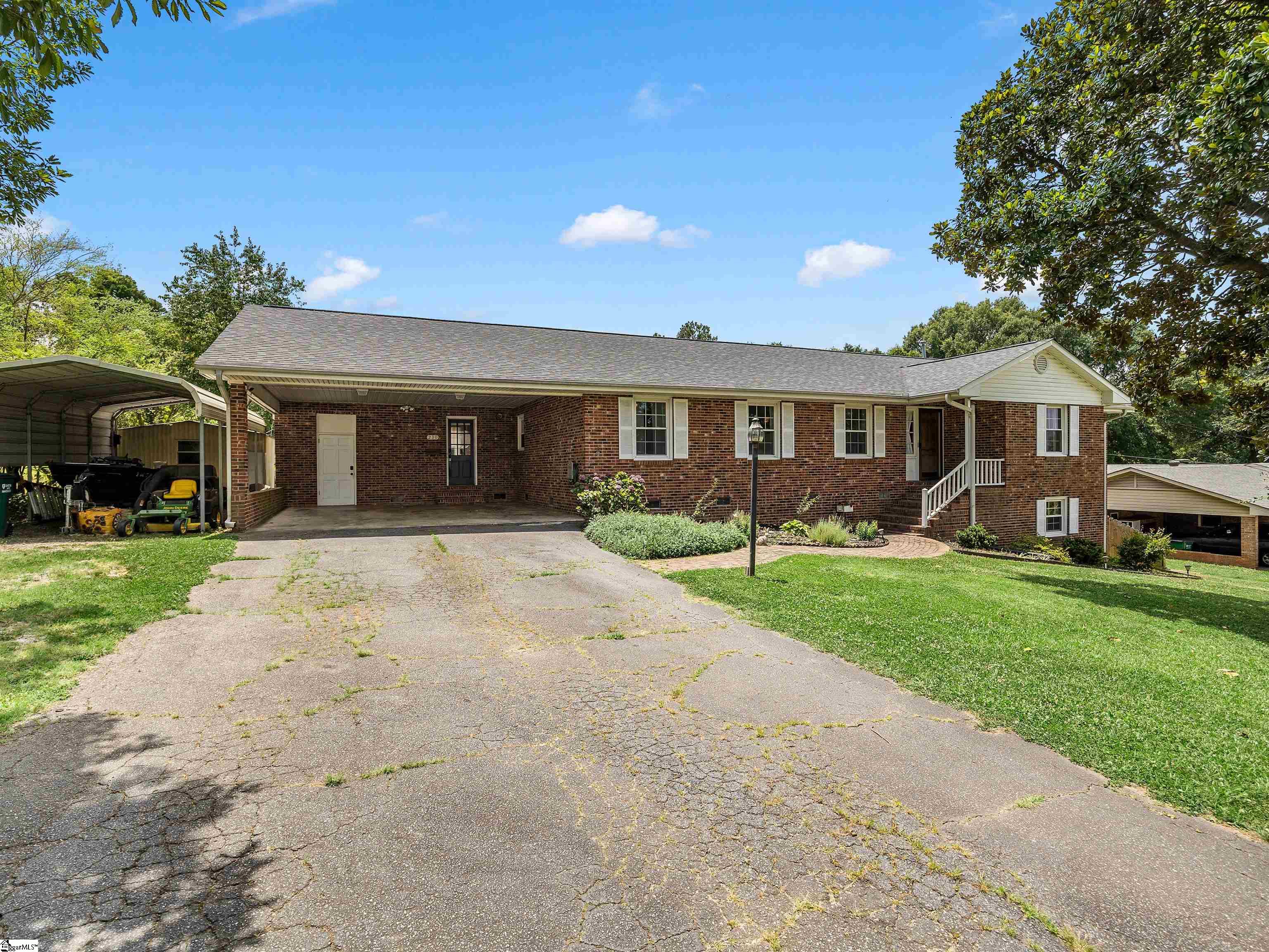 230 Anita Drive Spartanburg, SC 29302