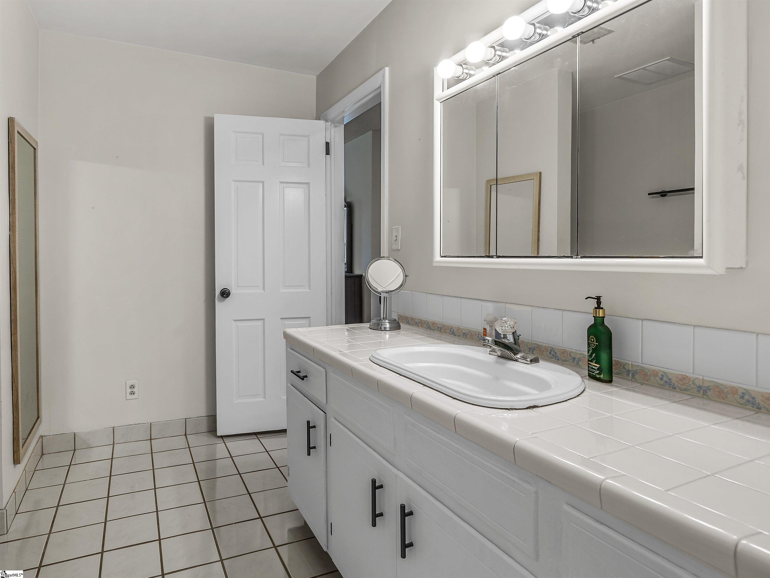 230 Anita Drive Spartanburg, SC 29302