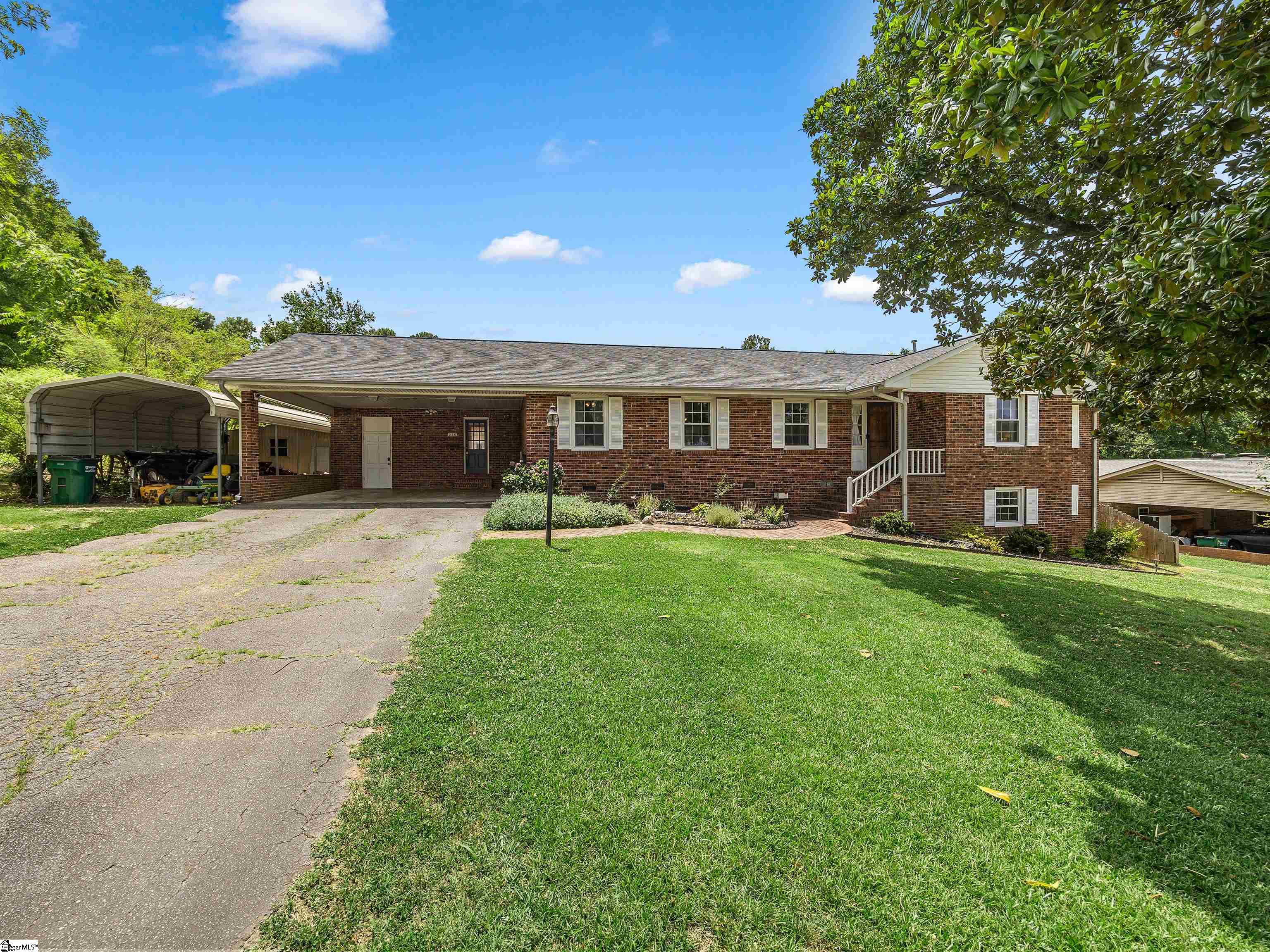 230 Anita Drive Spartanburg, SC 29302