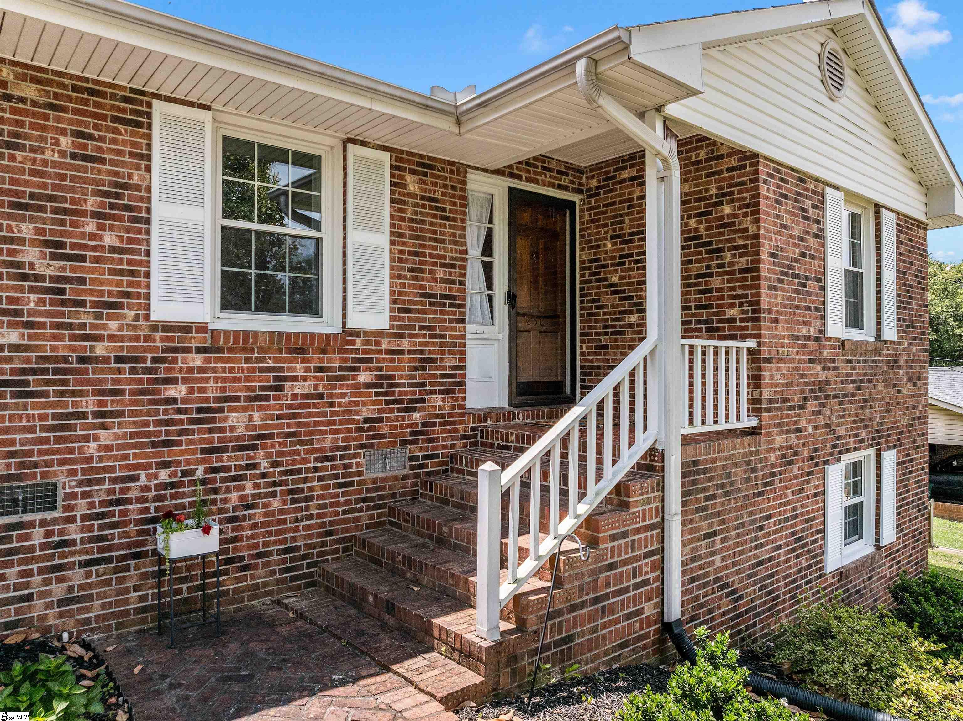 230 Anita Drive Spartanburg, SC 29302