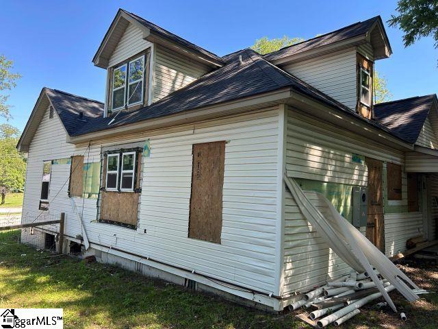 922 N Logan Street Gaffney, SC 29341