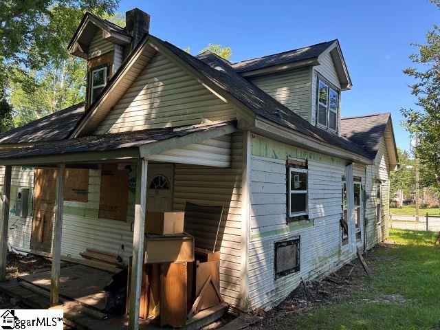 922 N Logan Street Gaffney, SC 29341