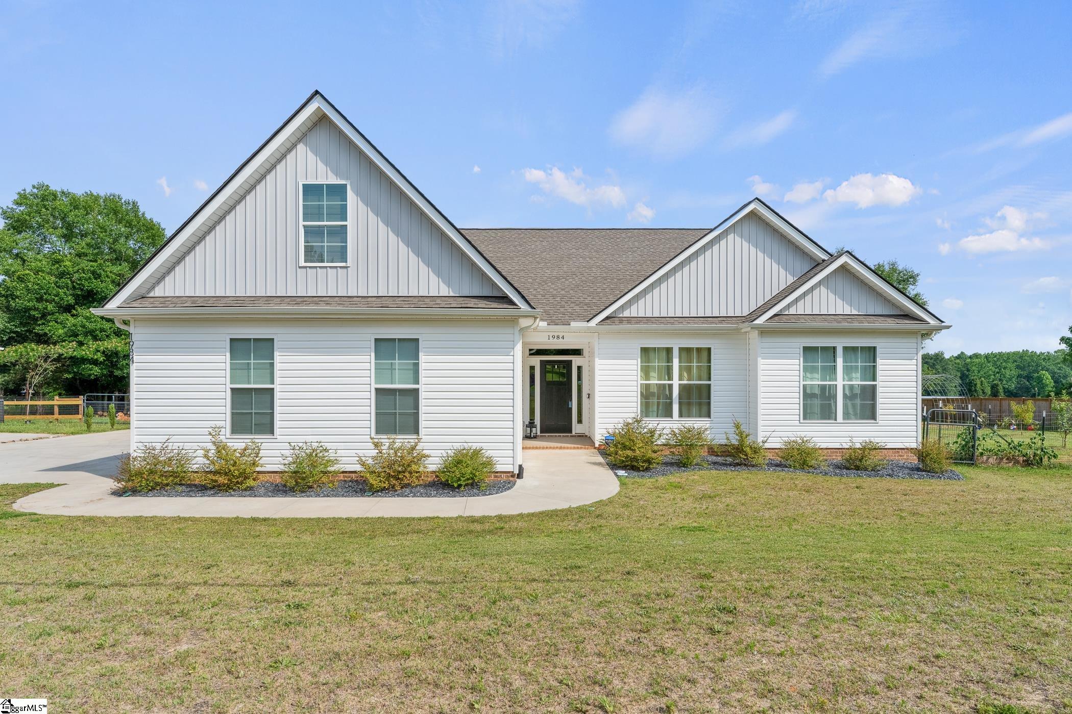 1984 Friendship Church Road, Gray Court, SC 29645-4033