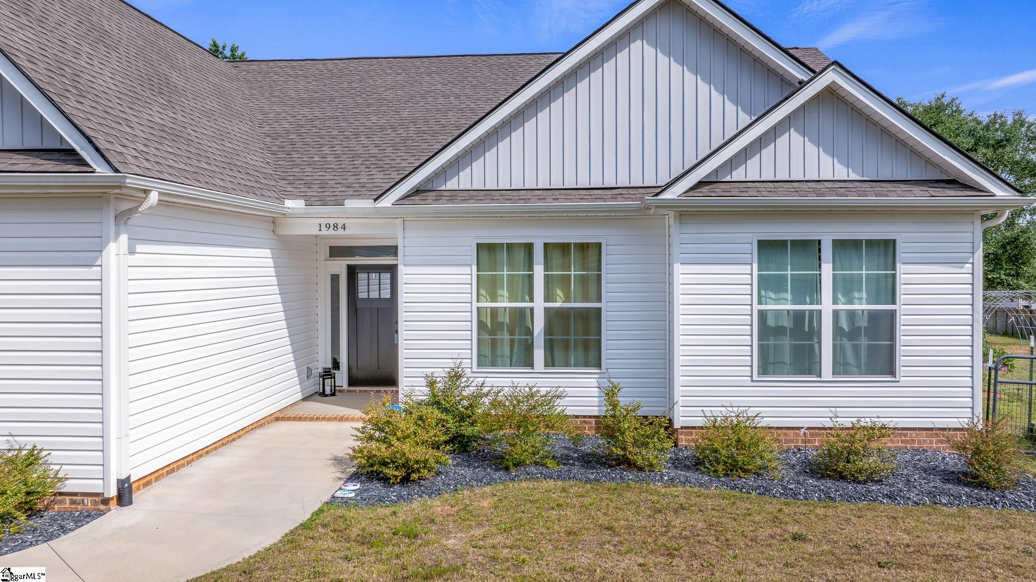 1984 Friendship Church Road Gray Court, SC 29645-4033