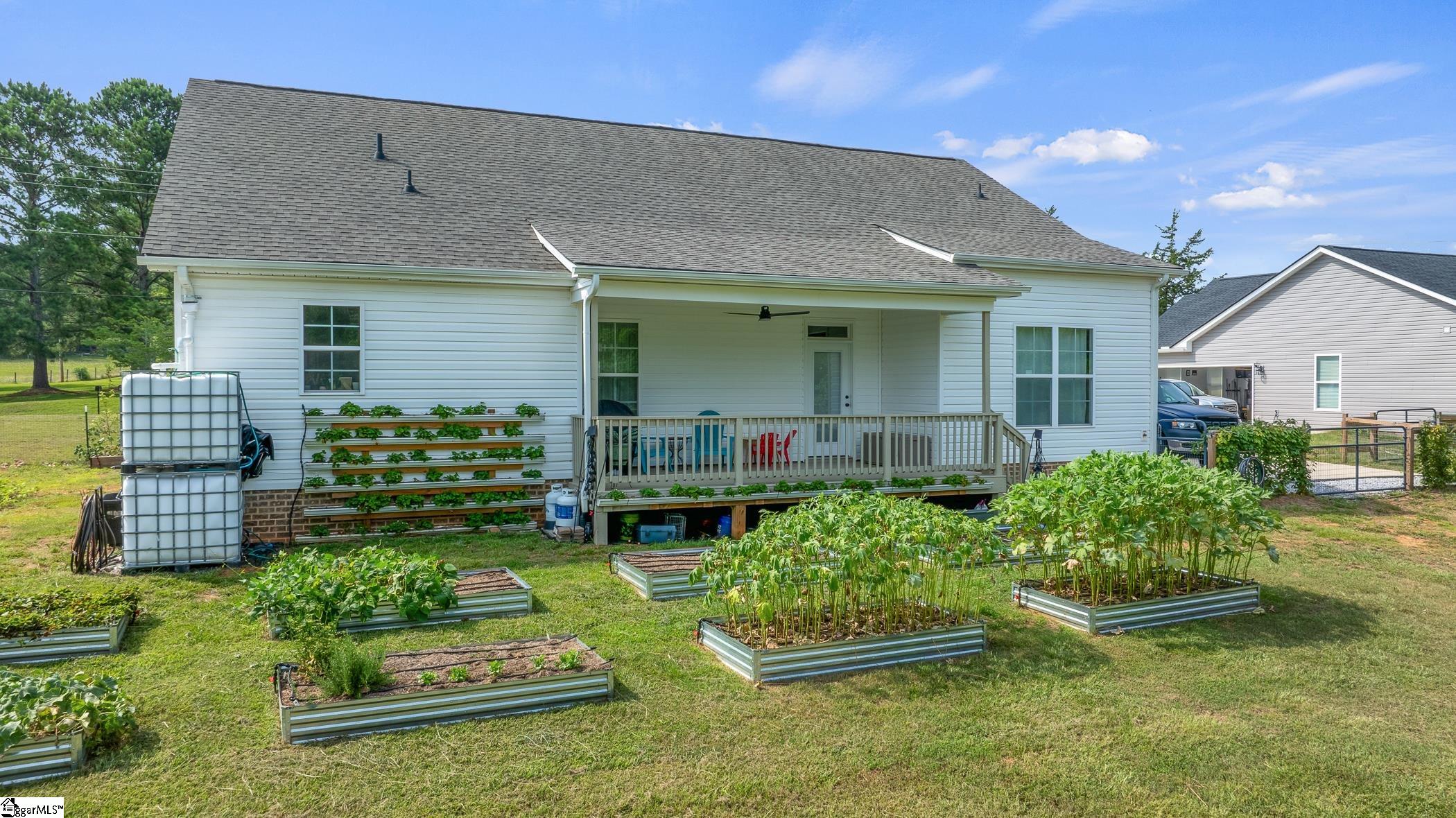 1984 Friendship Church Road Gray Court, SC 29645-4033