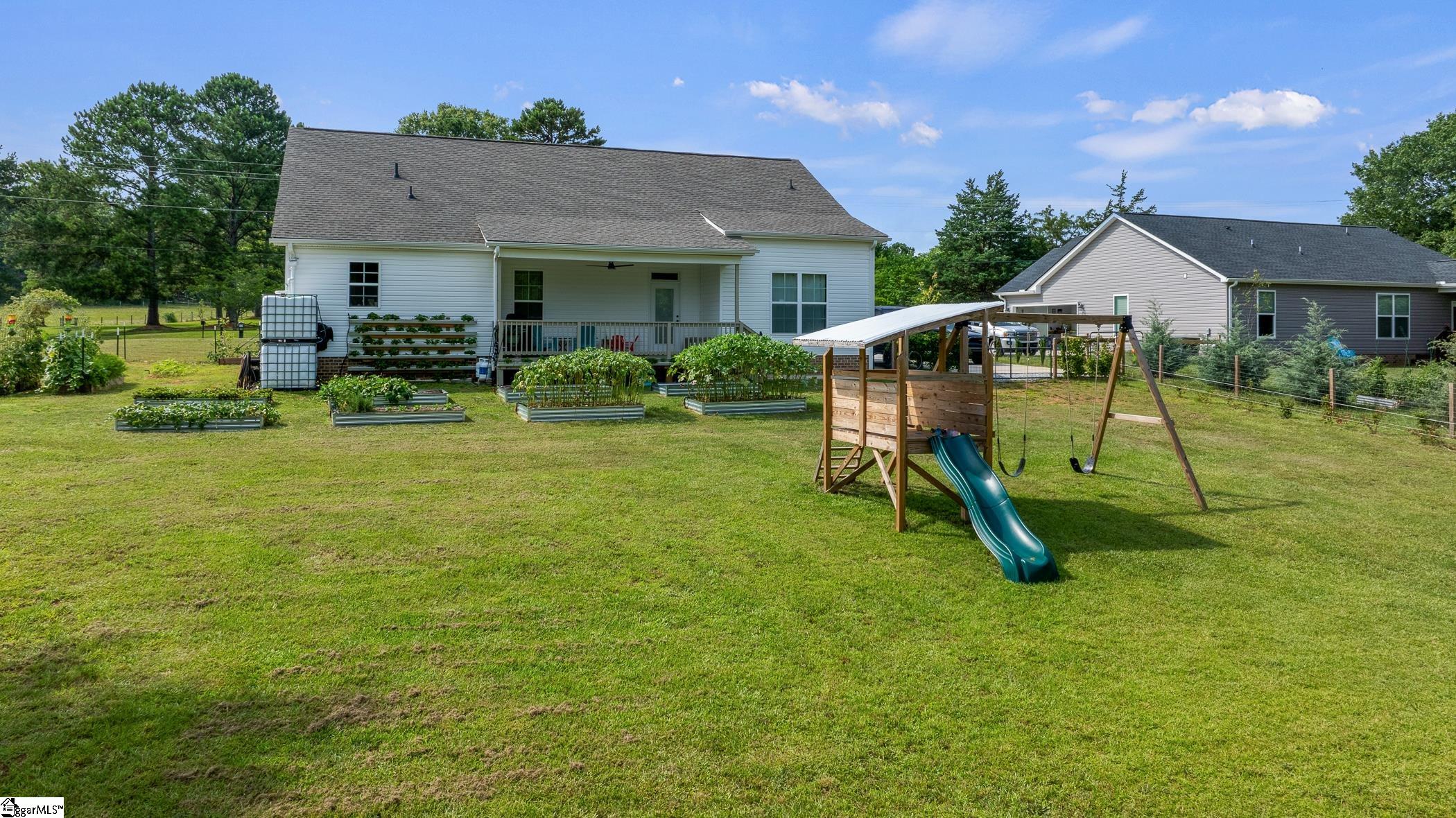 1984 Friendship Church Road Gray Court, SC 29645-4033