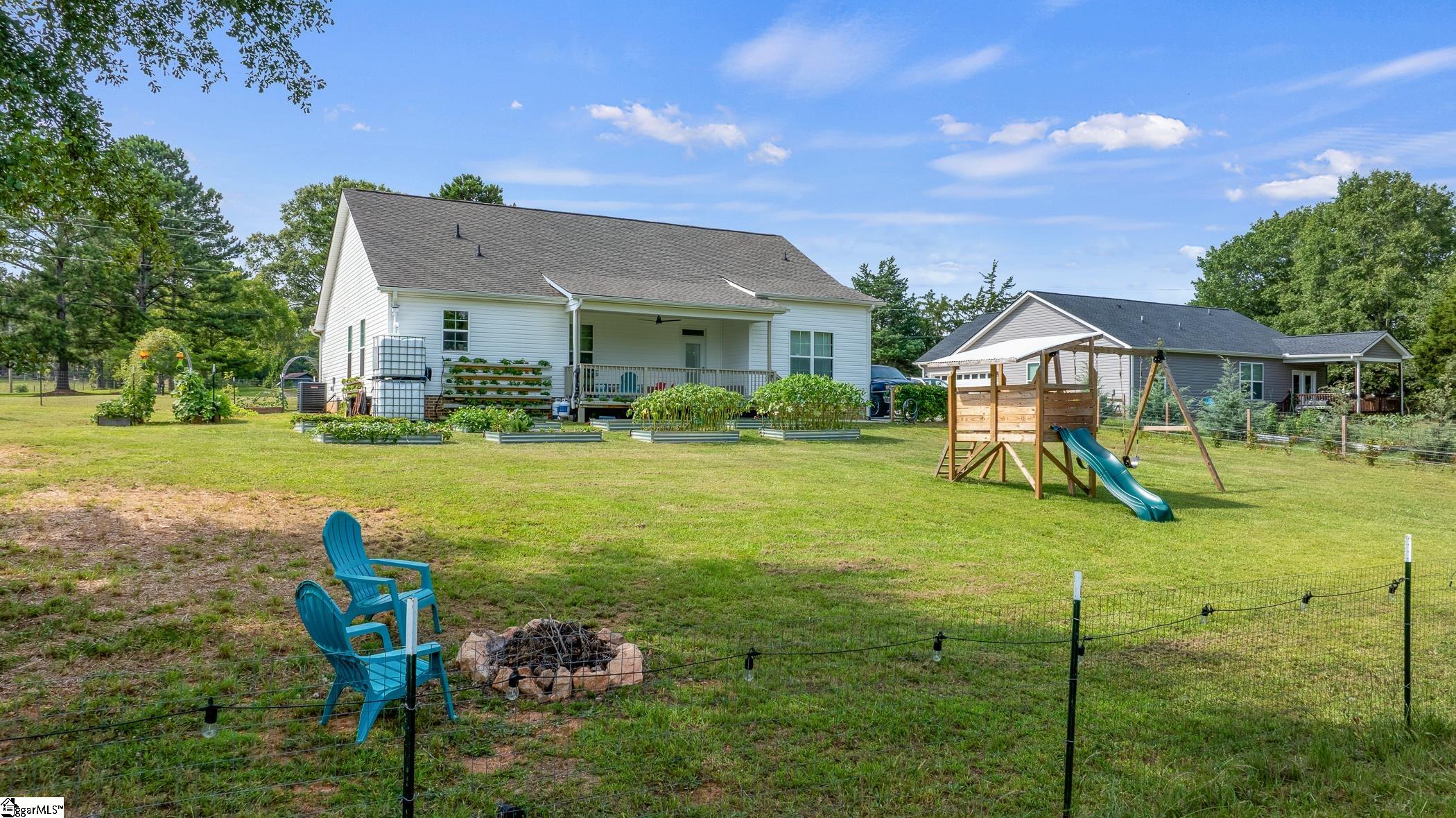 1984 Friendship Church Road Gray Court, SC 29645-4033