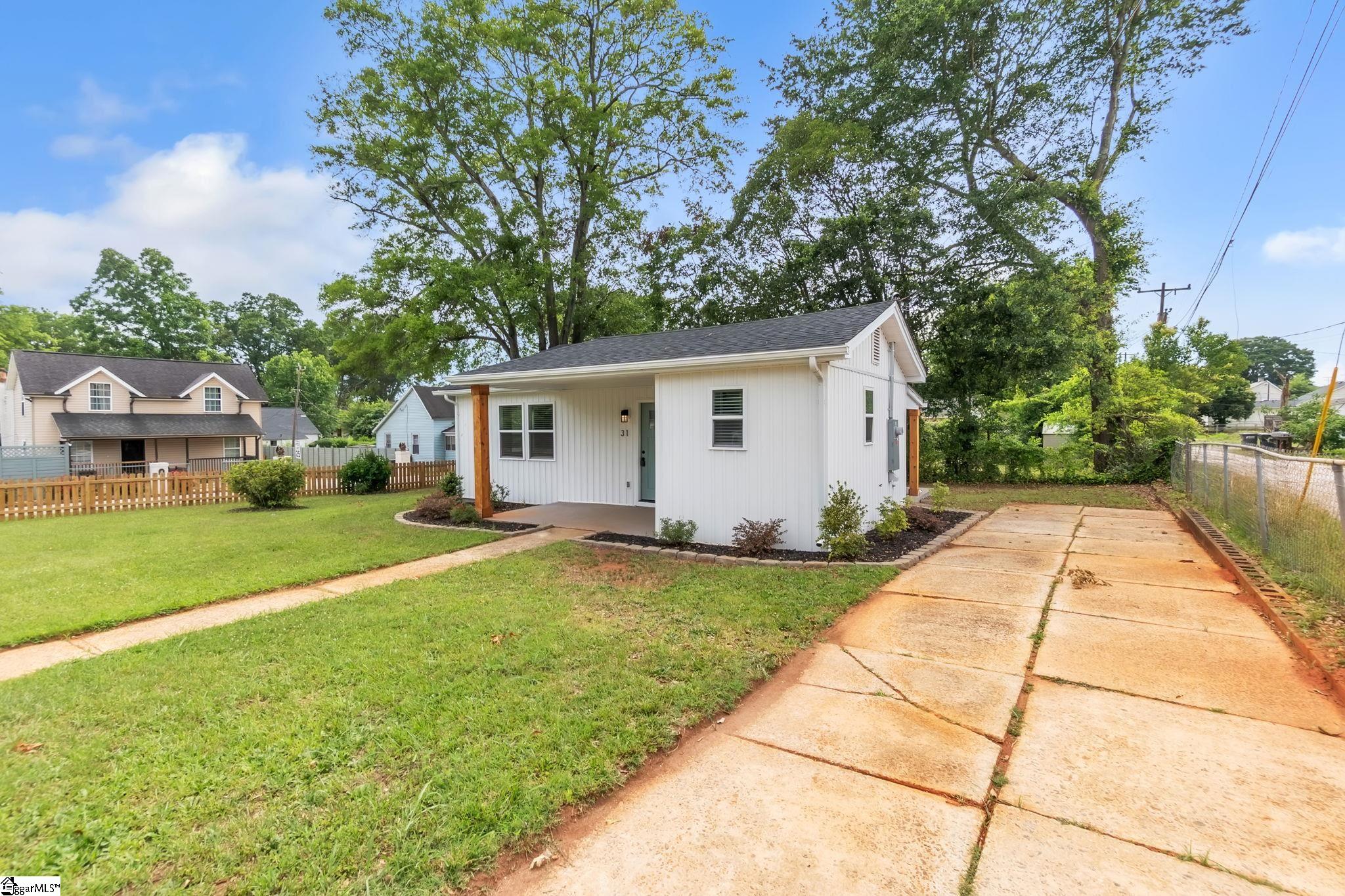 31 Hellams Street Greenville, SC 29611