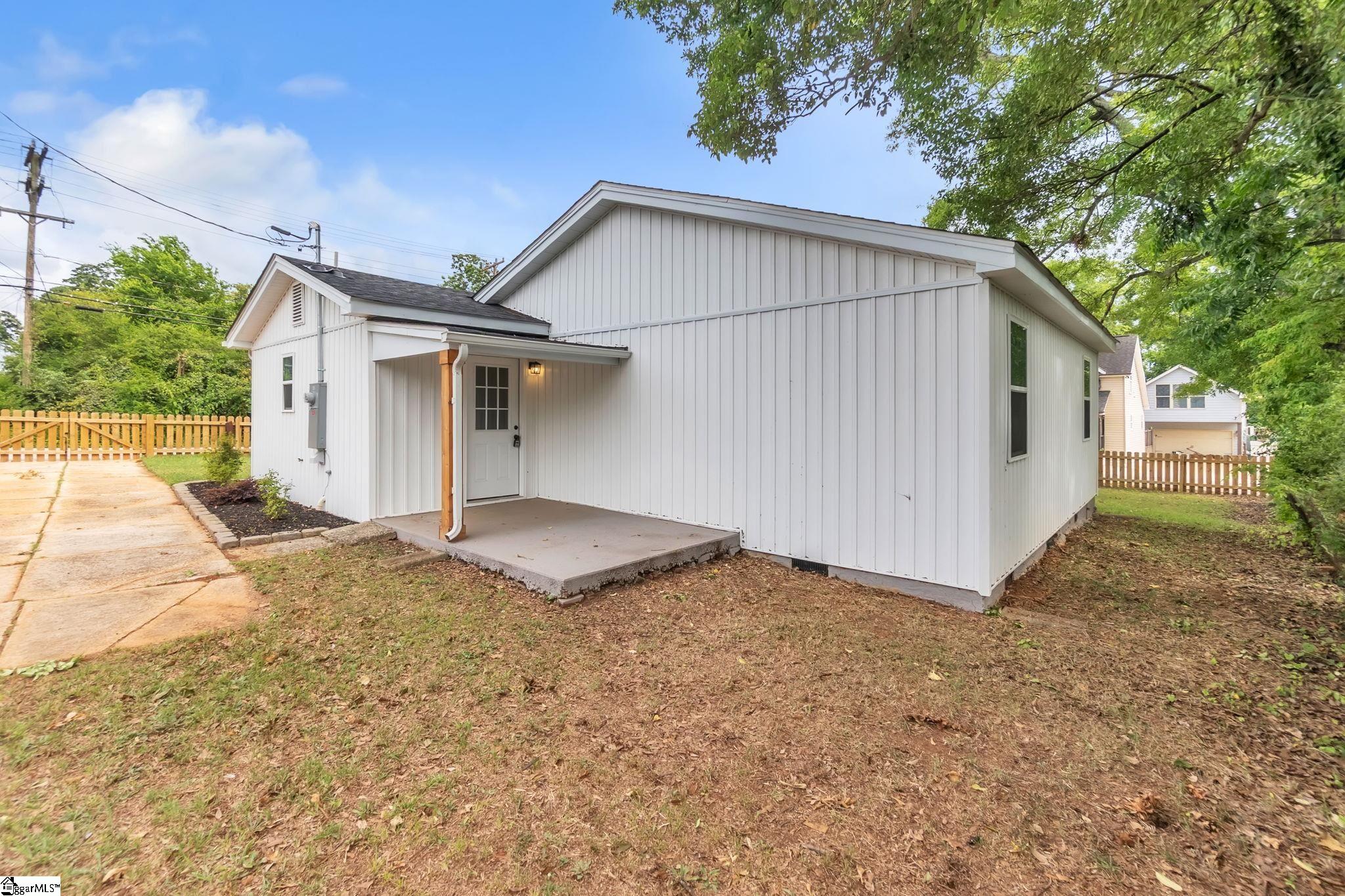 31 Hellams Street Greenville, SC 29611