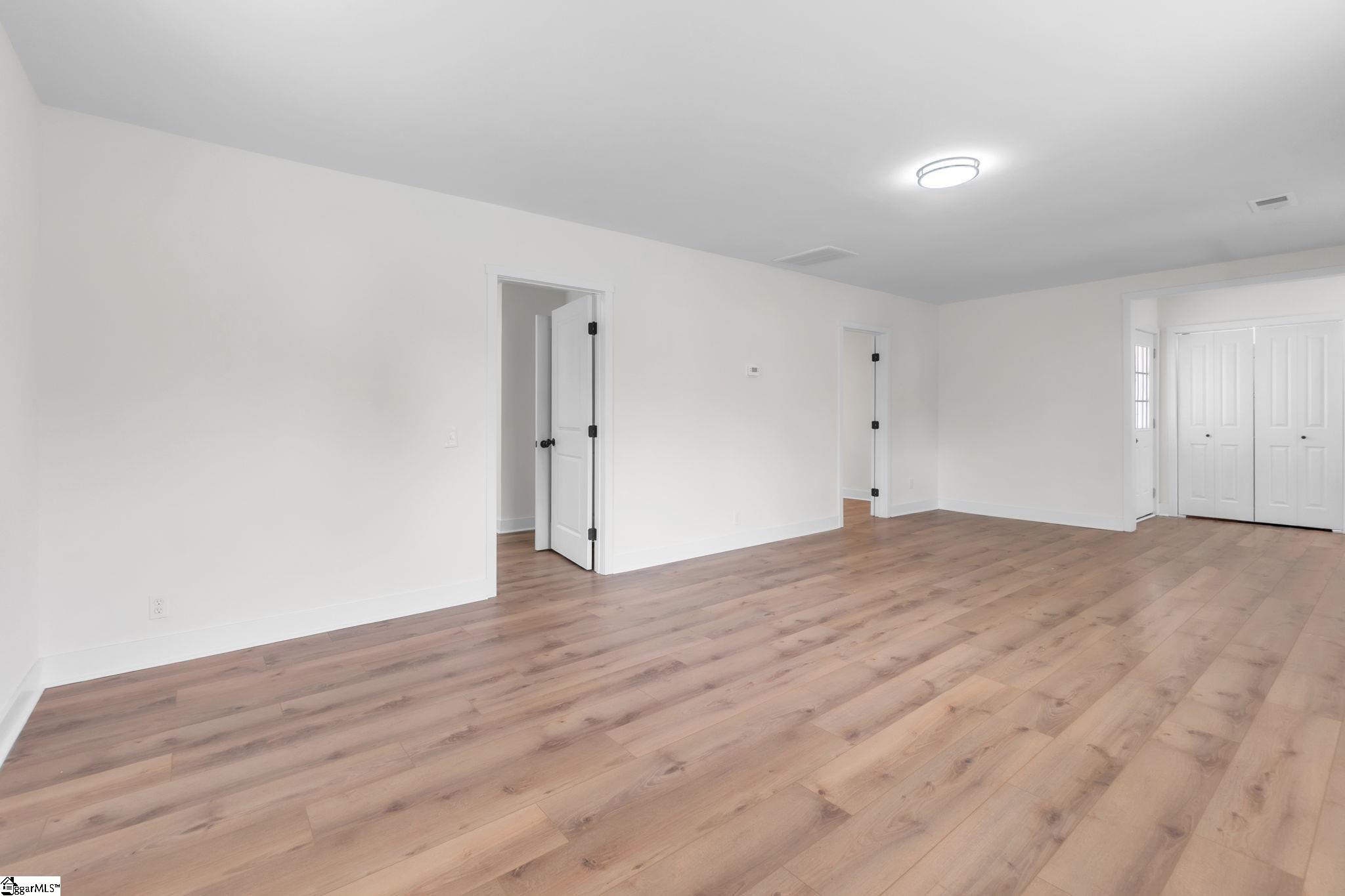 31 Hellams Street Greenville, SC 29611