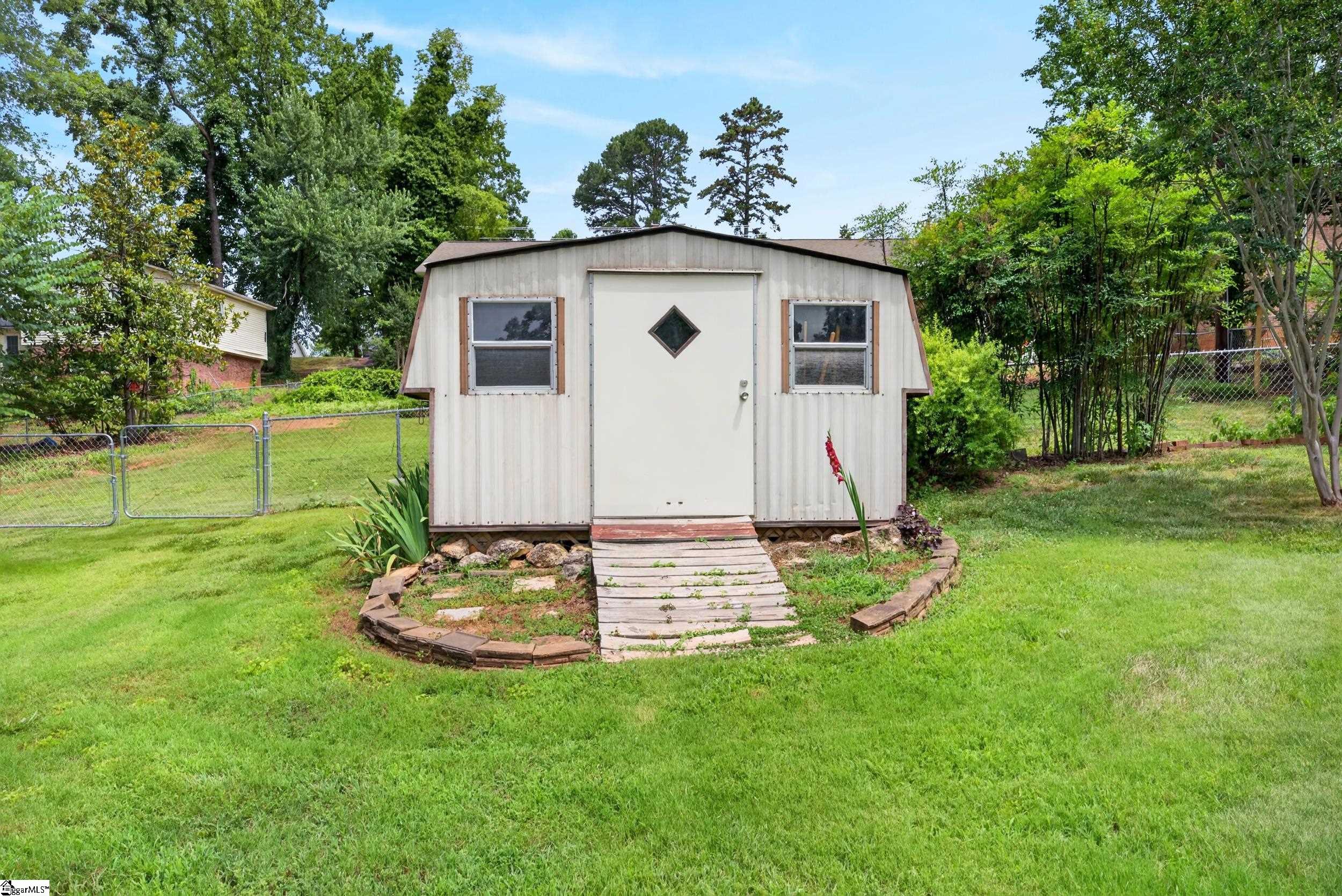 208 Holly Road Taylors, SC 29687