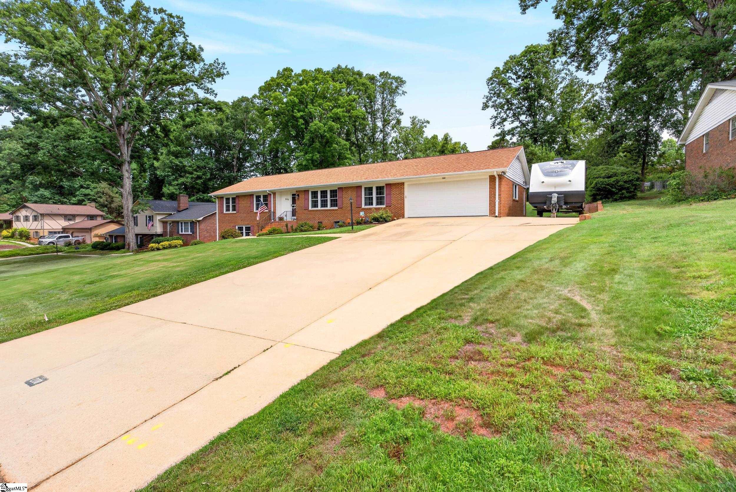 208 Holly Road Taylors, SC 29687
