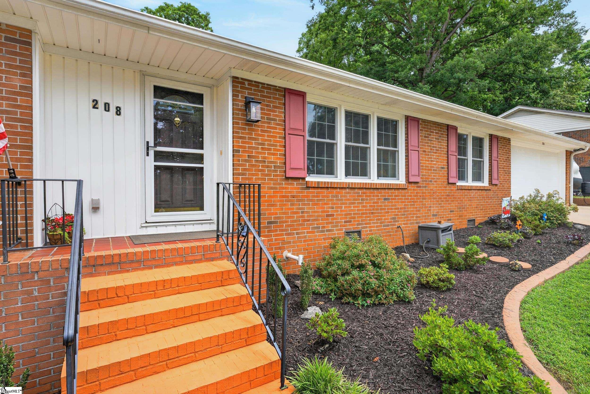 208 Holly Road Taylors, SC 29687