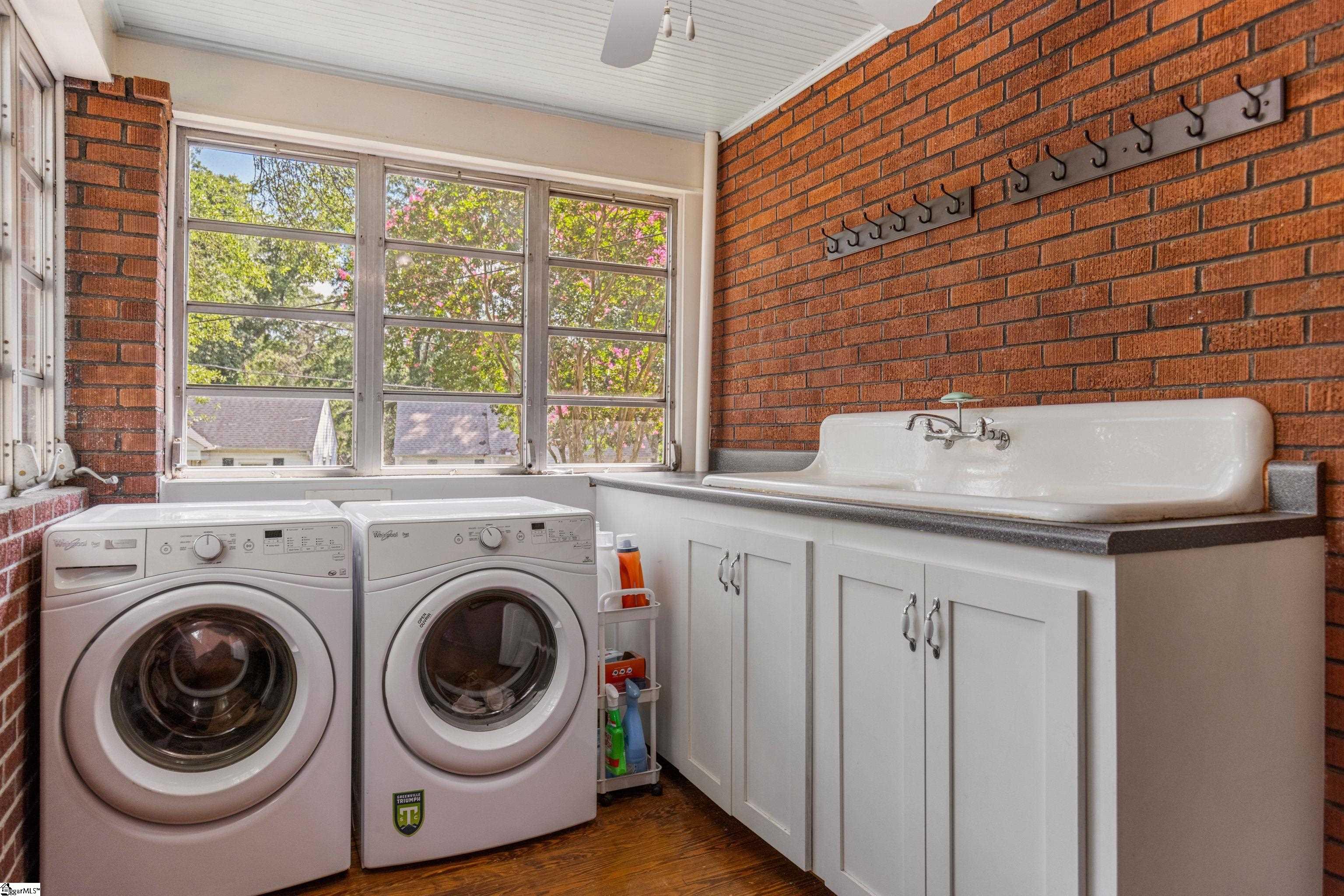 29 McAdoo Avenue Greenville, SC 29607