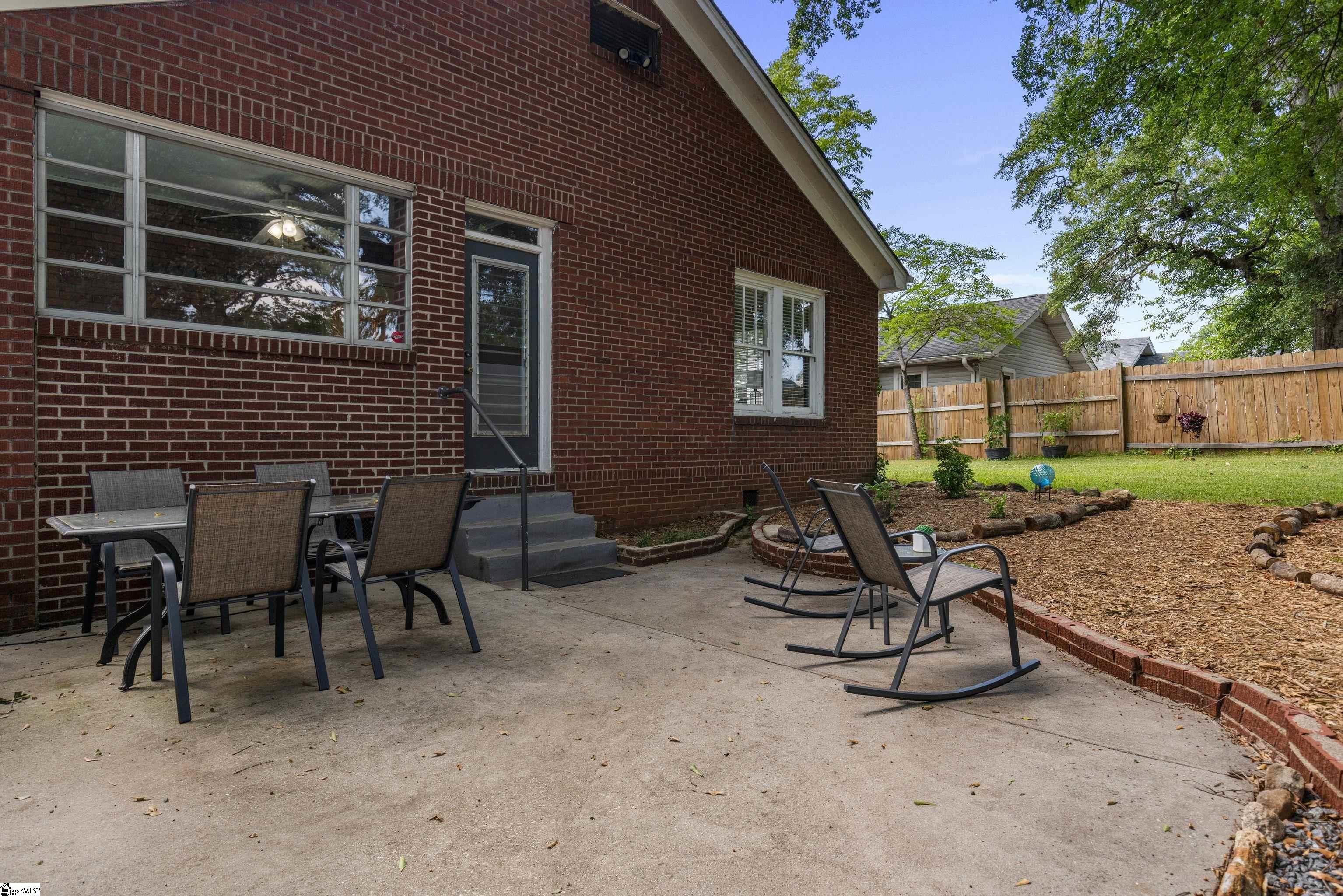 29 McAdoo Avenue Greenville, SC 29607
