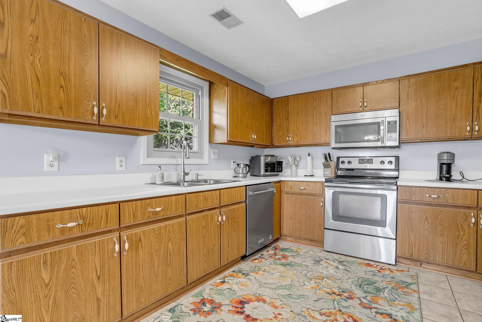 75 Forest Lake Drive Simpsonville, SC 29681