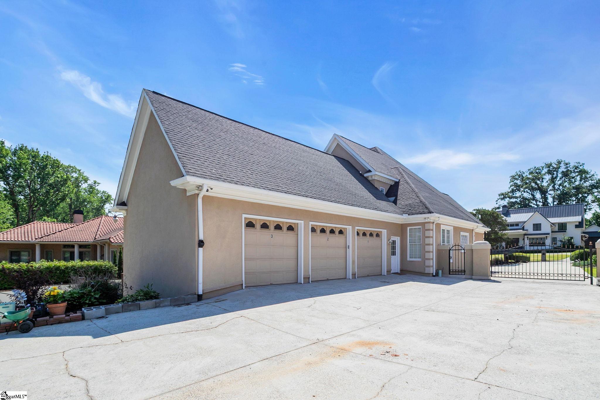 11 Country Squire Court Greenville, SC 29615