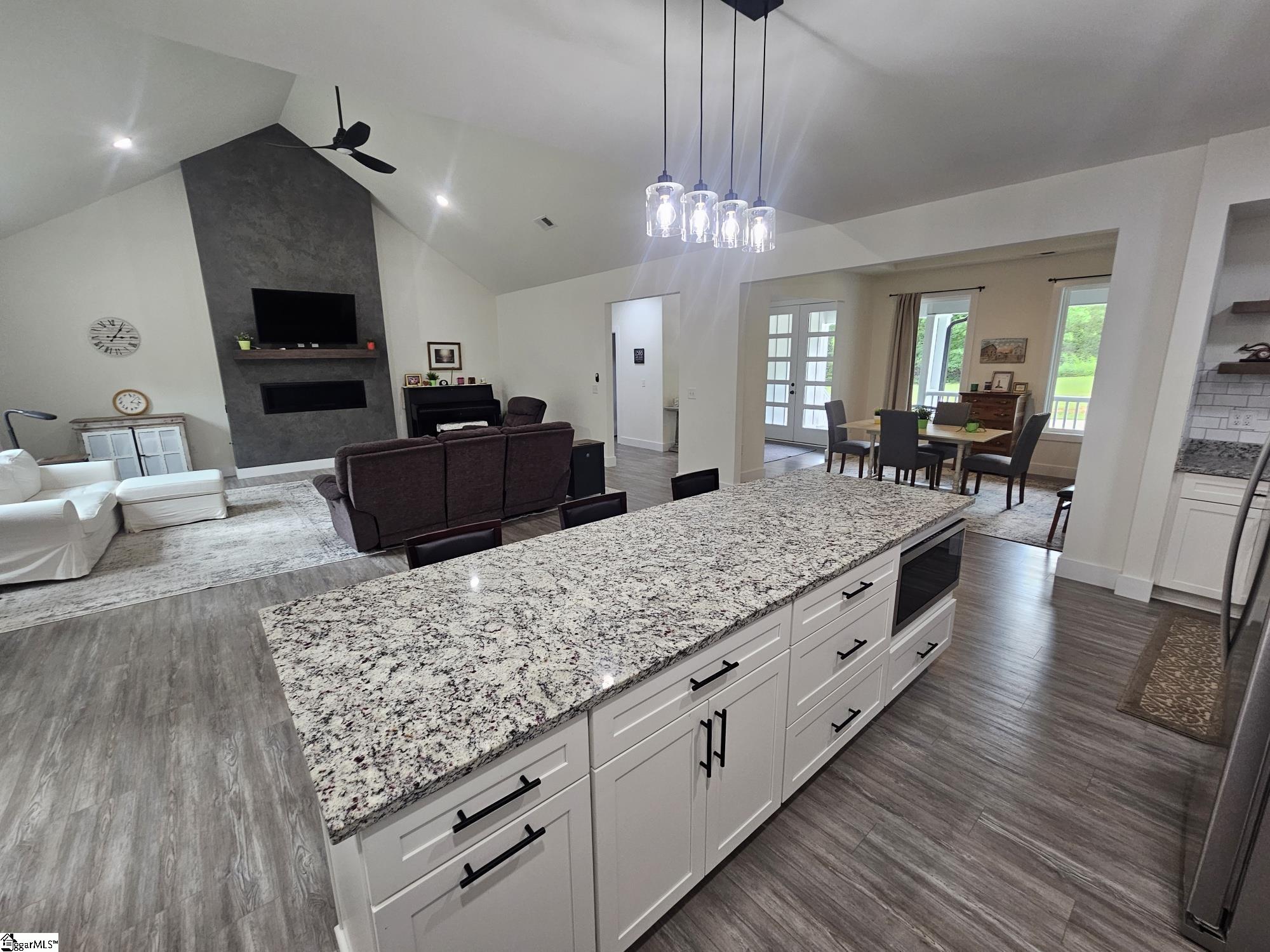 4220 N Blue Ridge Drive Greer, SC 29651