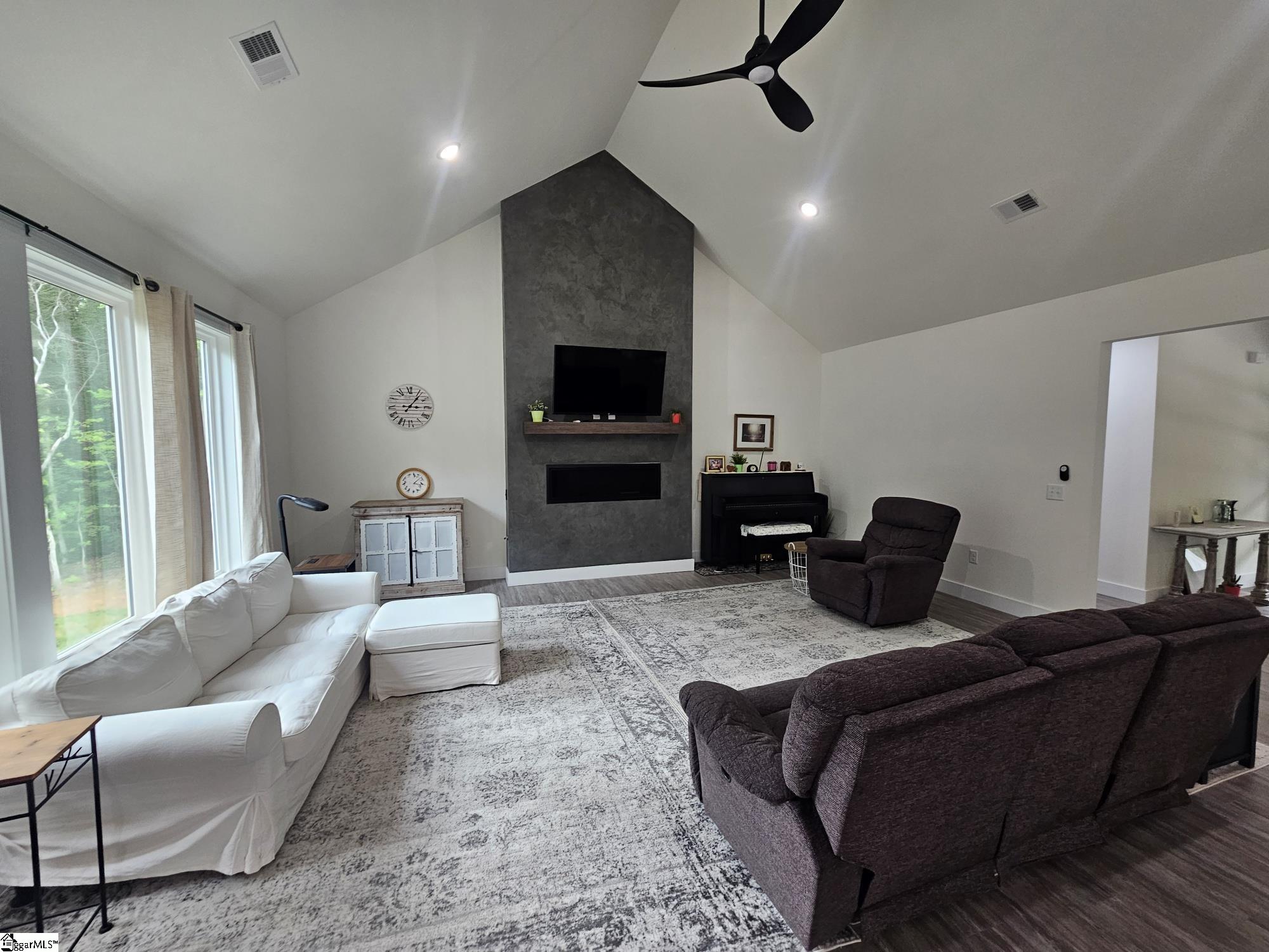 4220 N Blue Ridge Drive Greer, SC 29651