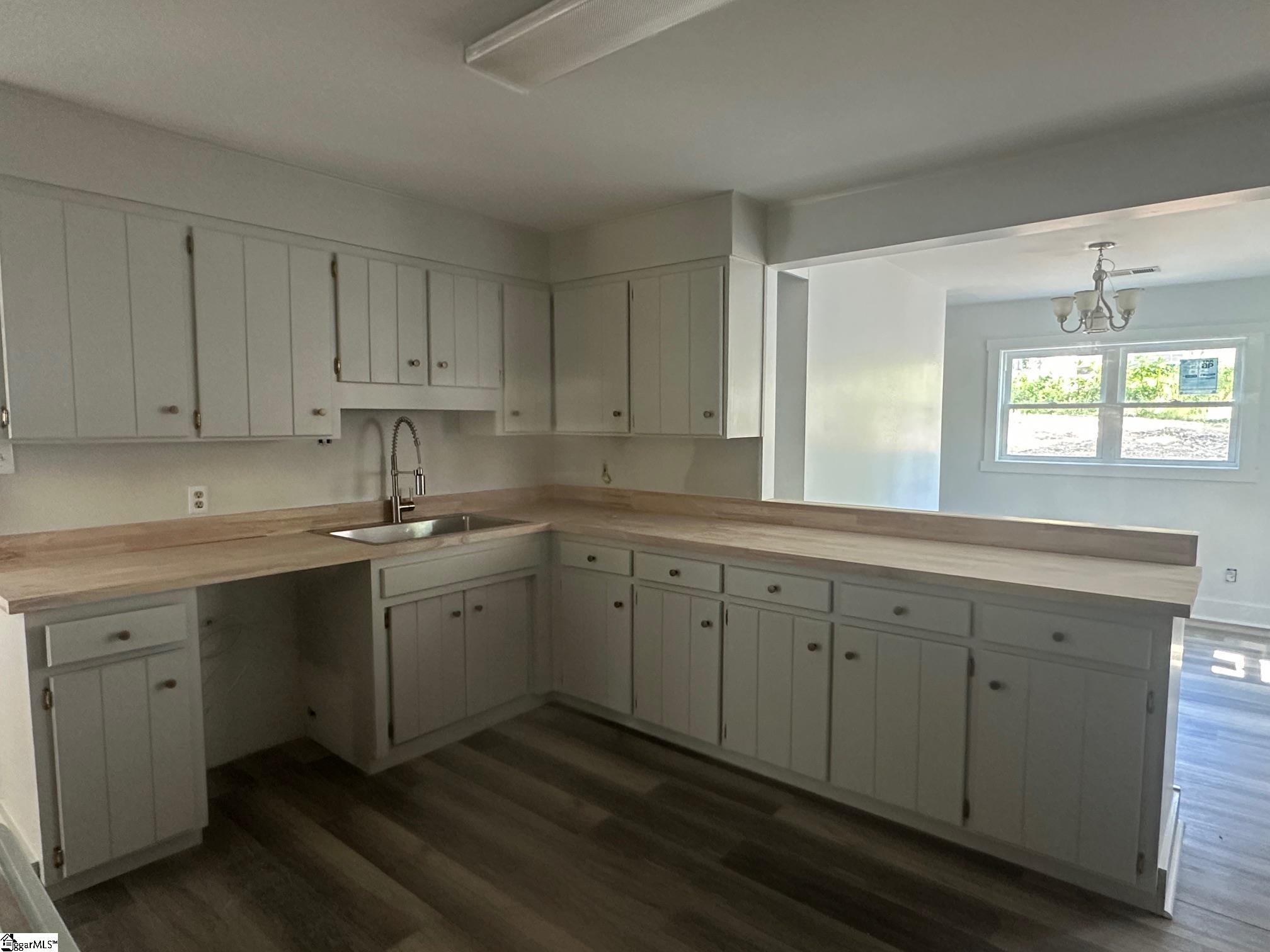 189 Converse Circle Spartanburg, SC 29302