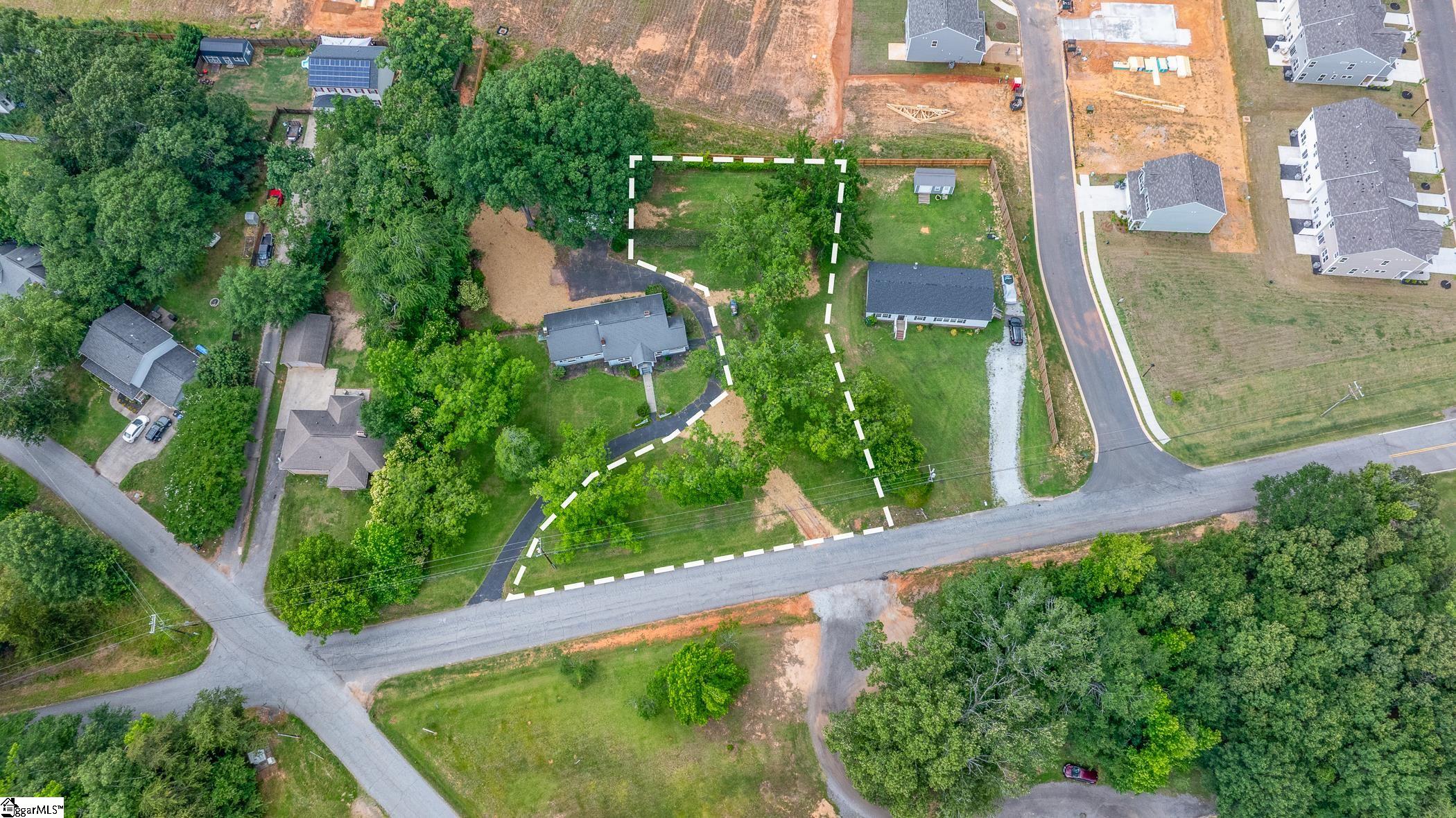 18 N Davis Drive Greenville, SC 29611