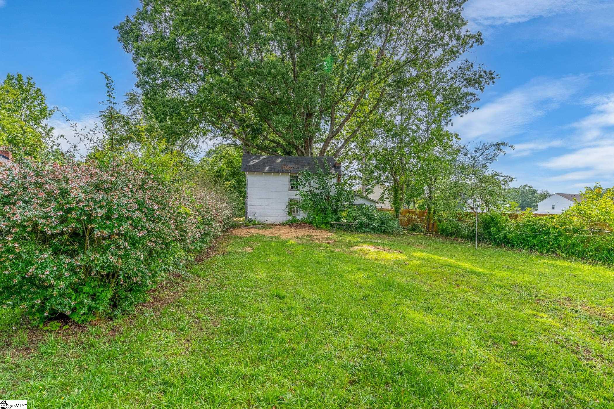 18 N Davis Drive Greenville, SC 29611