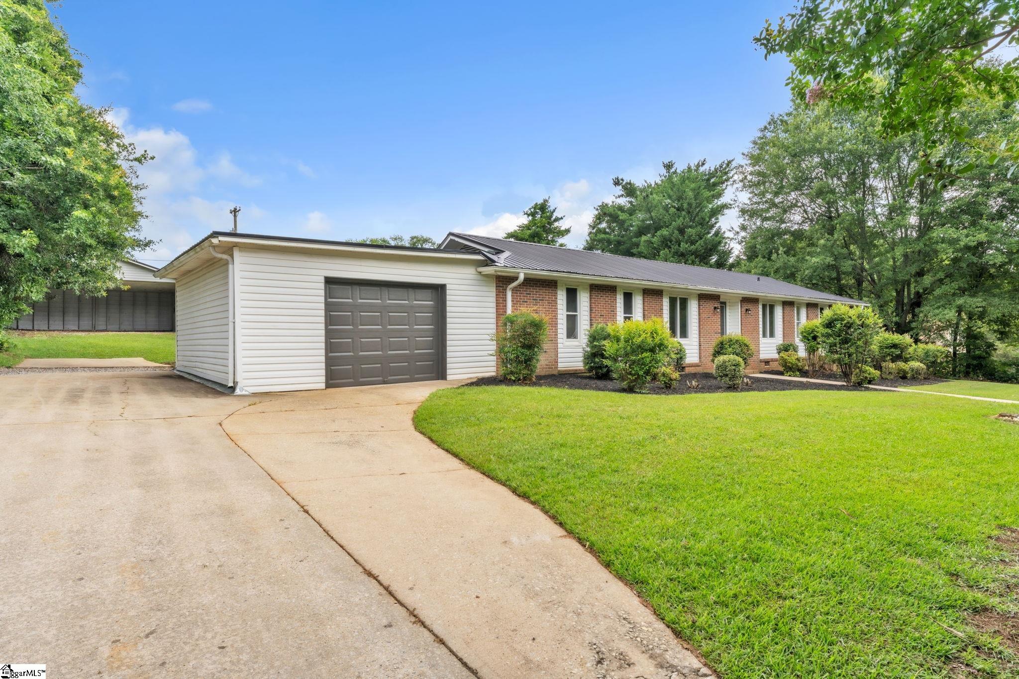 107 Carriage Lane Simpsonville, SC 29681