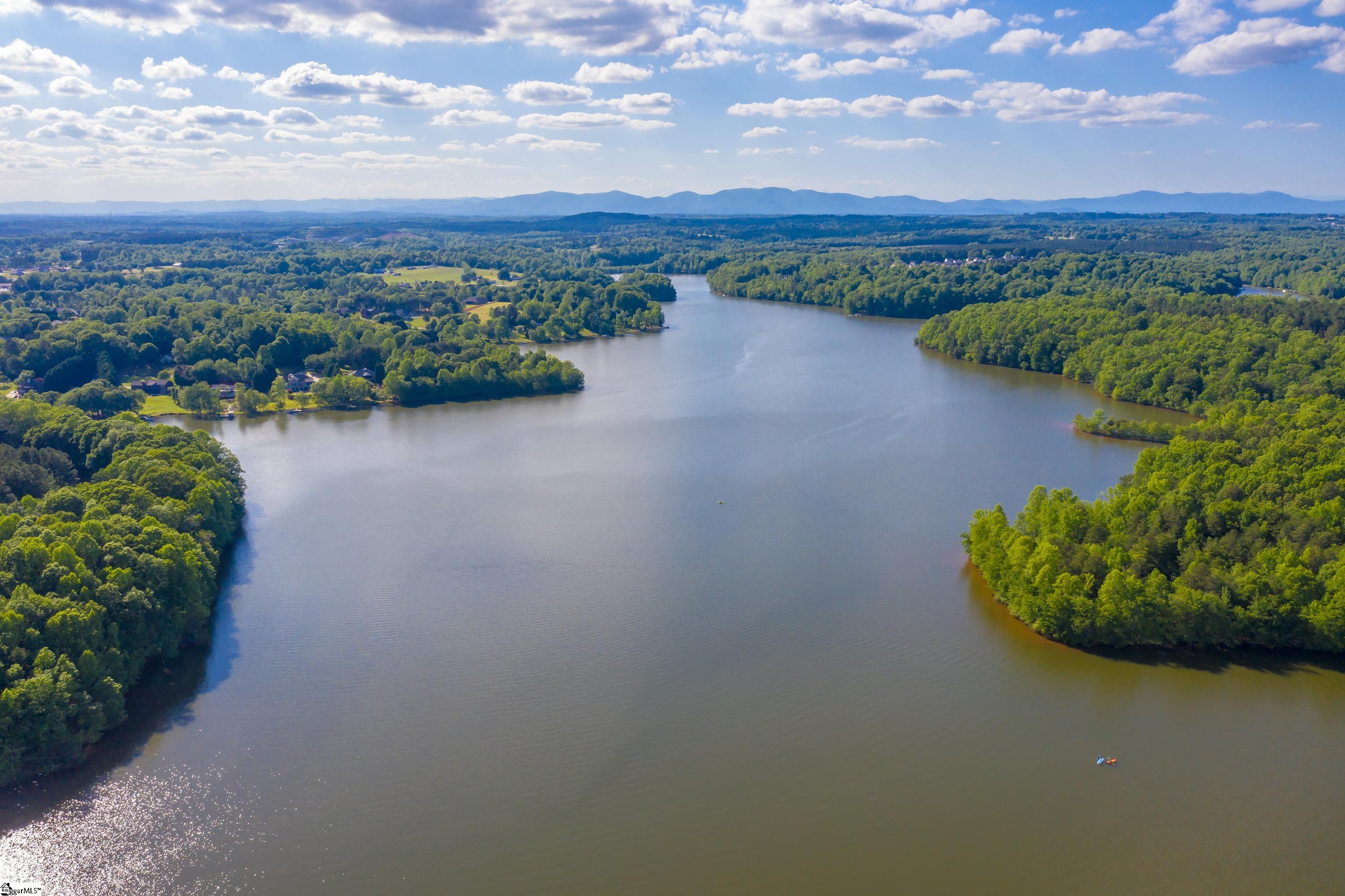 355 Gibbs Road Wellford, SC 29385